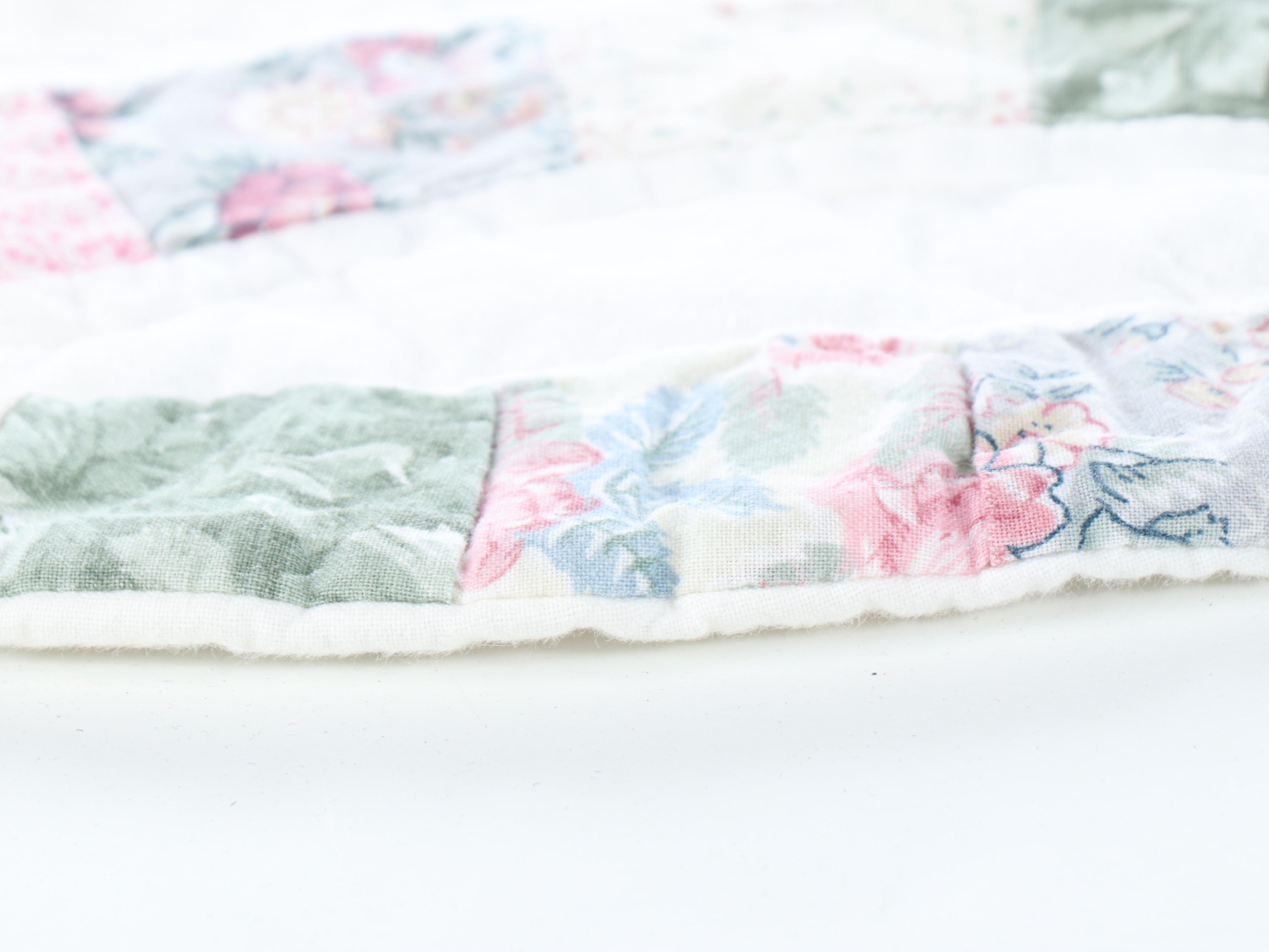 Double Wedding Ring Cotton Quilt with Cabin Style Hanging Quilt