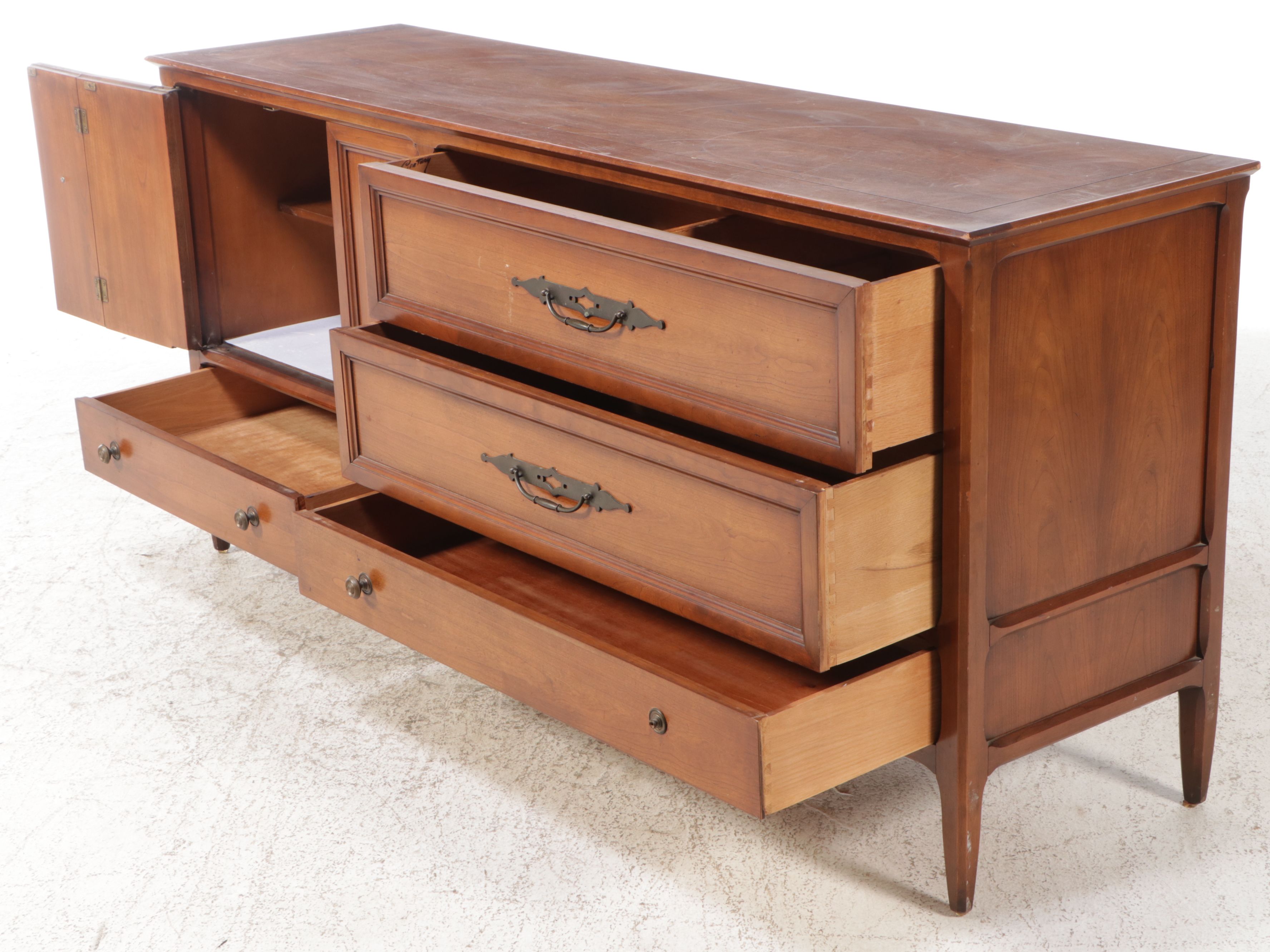 Century Furniture Mid Century Modern Walnut Credenza, Late 20th Century