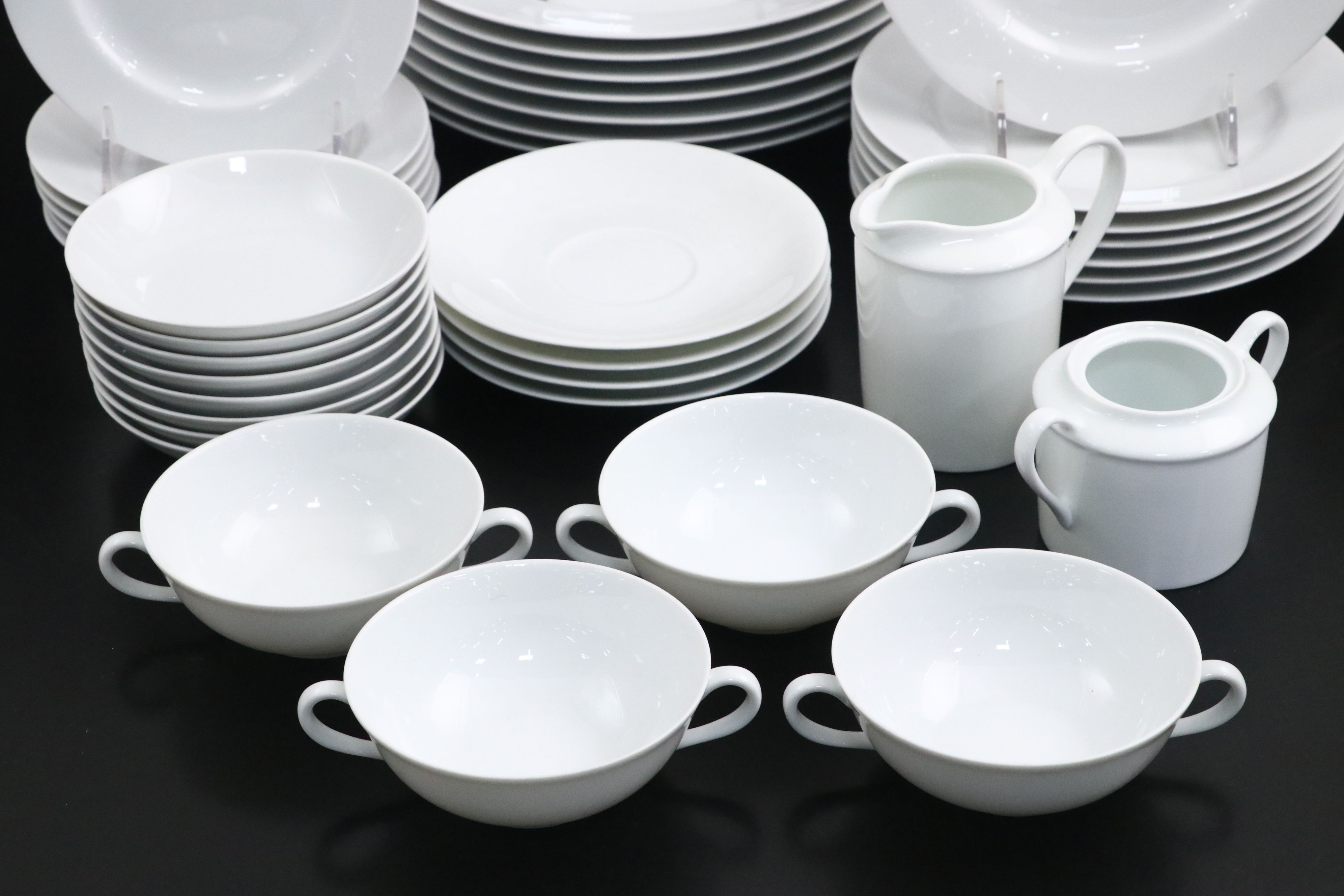 Bernardaud "Phoebe" Porcelain Dinnerware, Late 20th / Early 21st Century