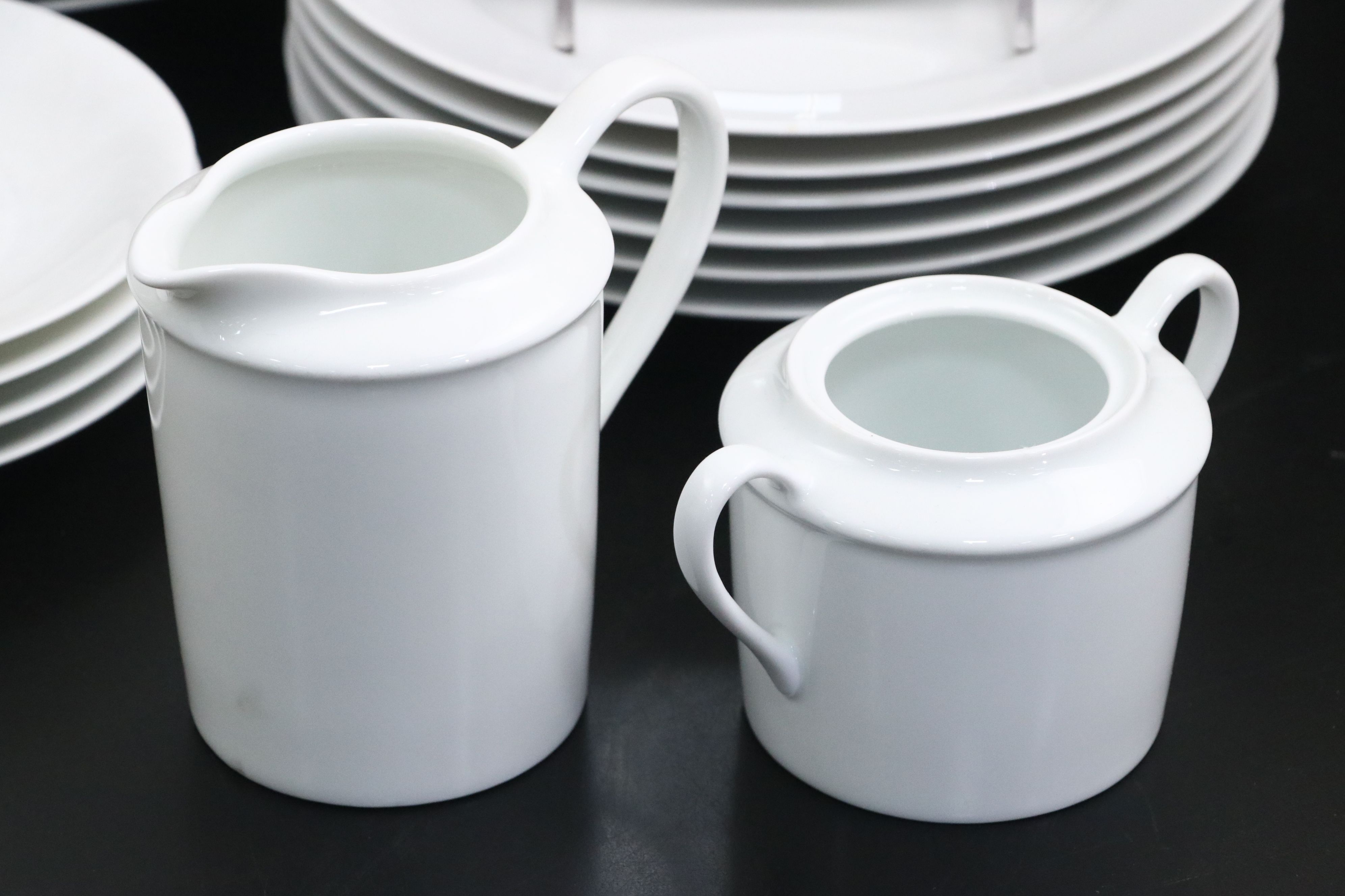 Bernardaud "Phoebe" Porcelain Dinnerware, Late 20th / Early 21st Century