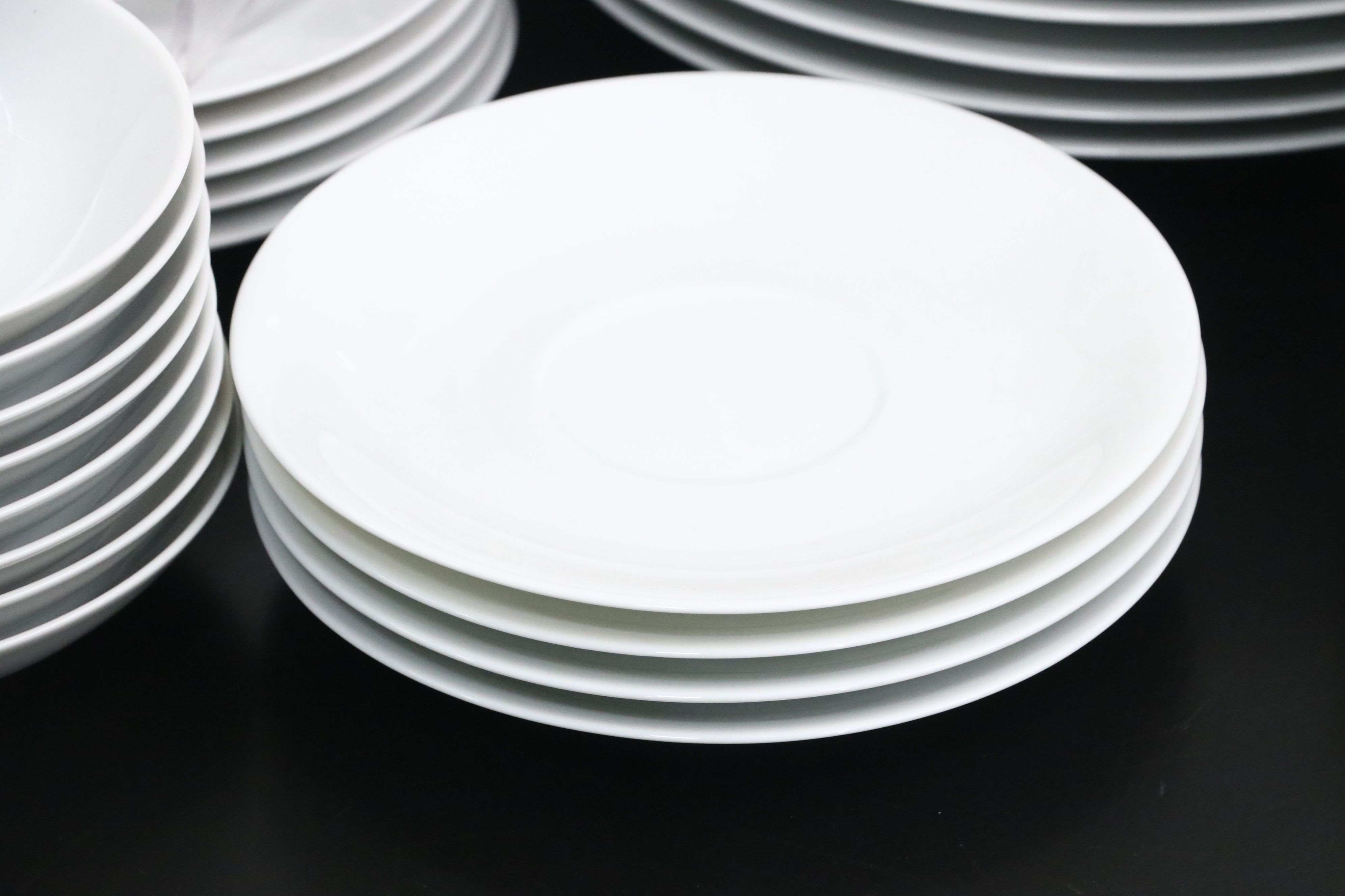 Bernardaud "Phoebe" Porcelain Dinnerware, Late 20th / Early 21st Century