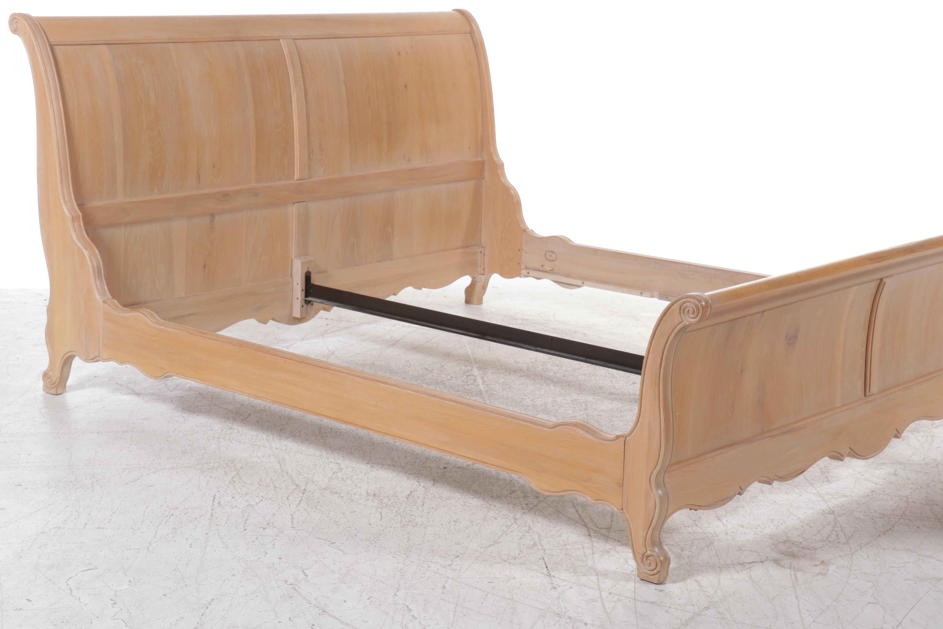 Thomasville Victorian Style Wooden Sleigh Bed
