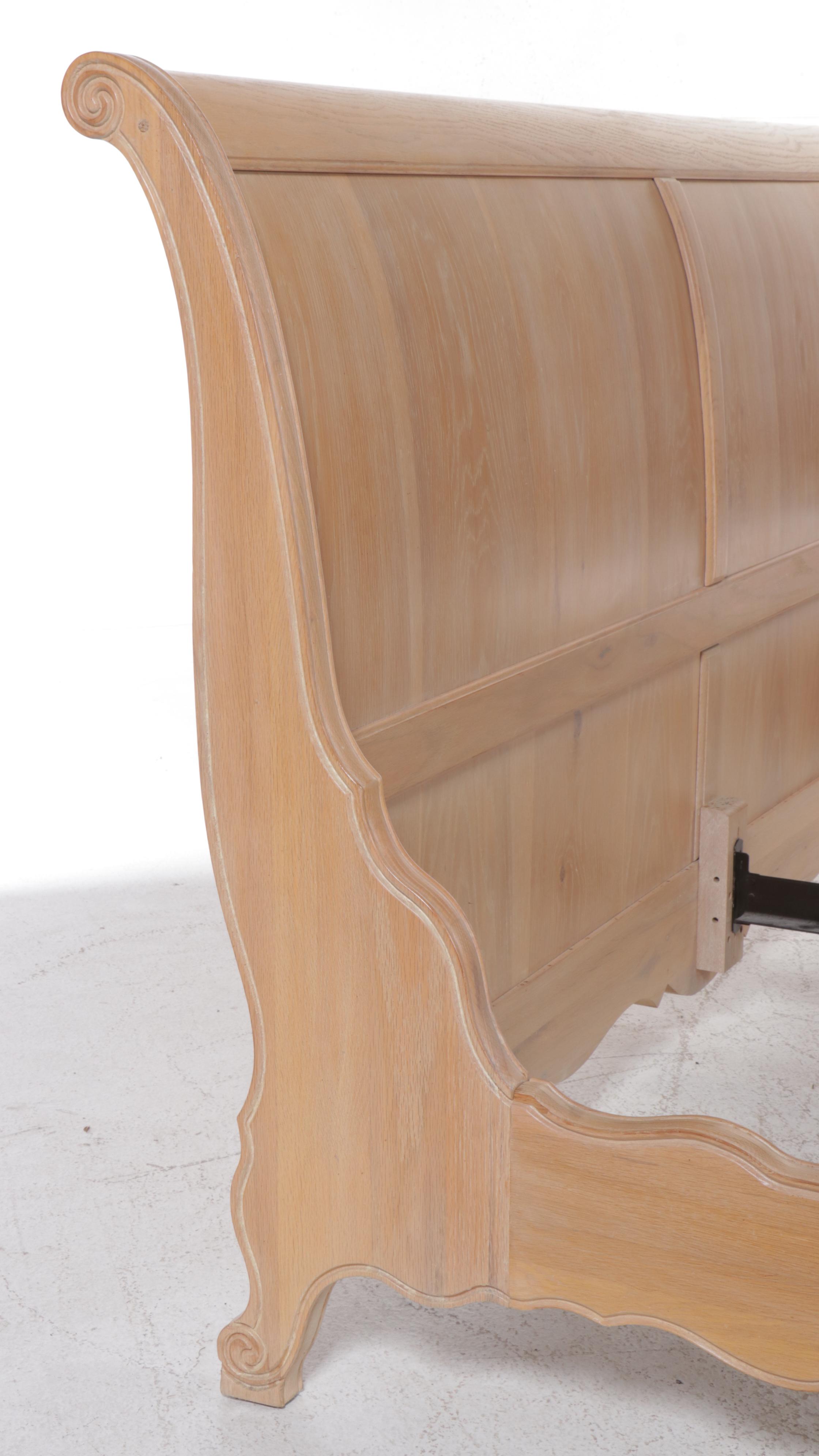 Thomasville Victorian Style Wooden Sleigh Bed