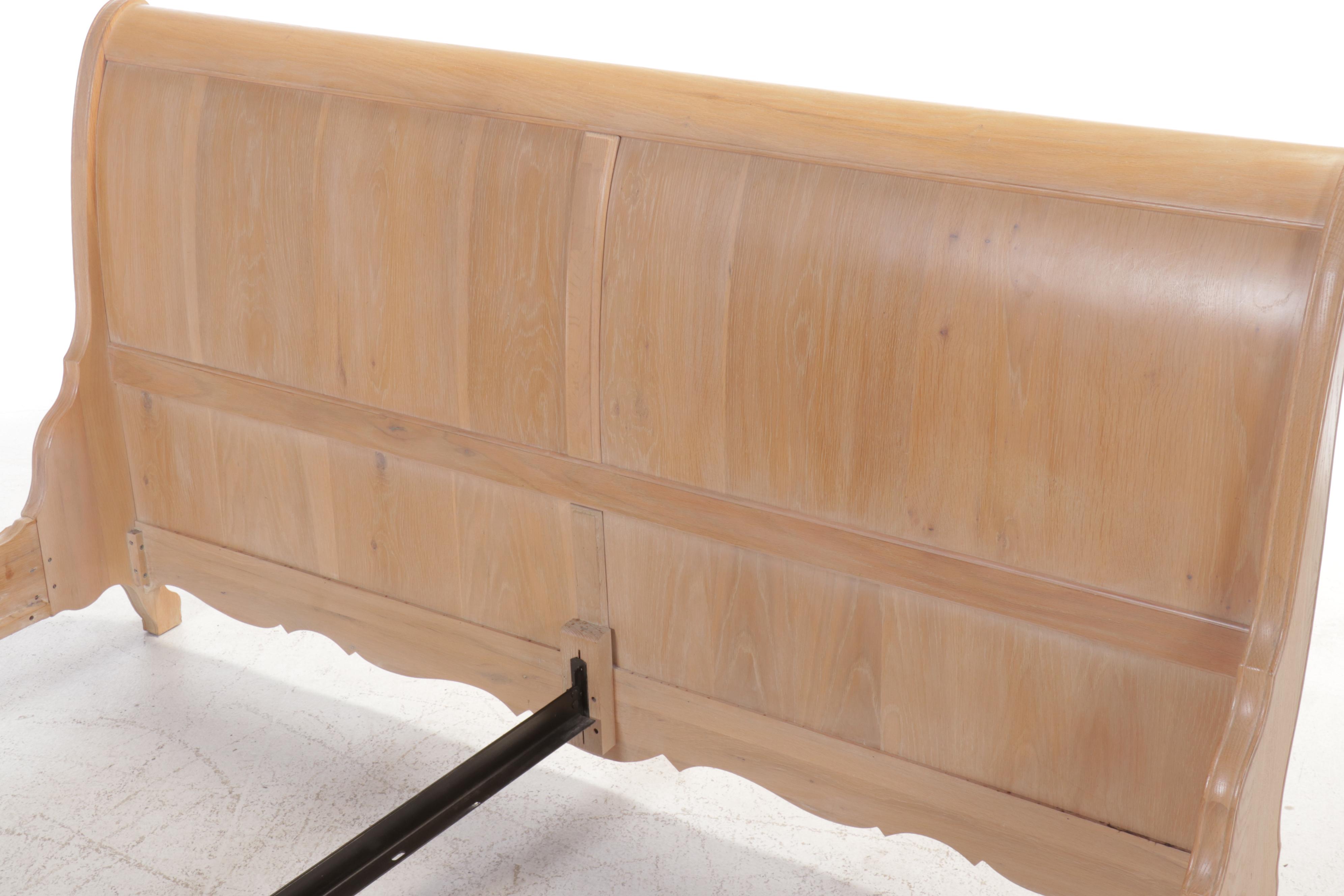 Thomasville Victorian Style Wooden Sleigh Bed