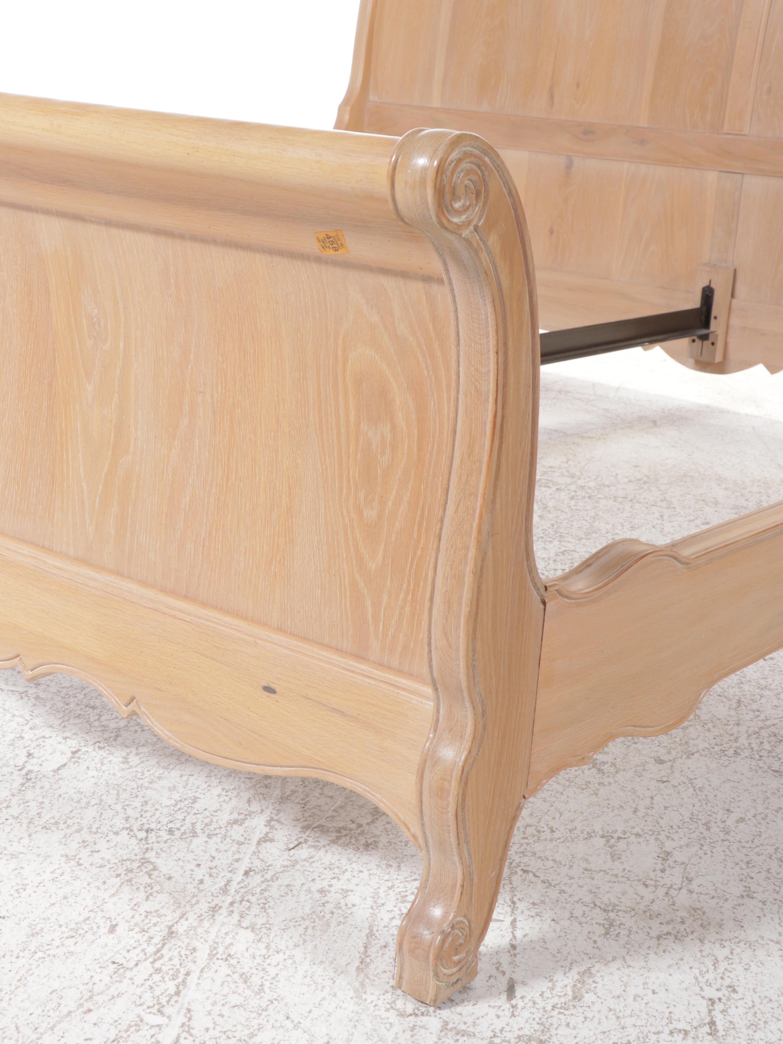 Thomasville Victorian Style Wooden Sleigh Bed