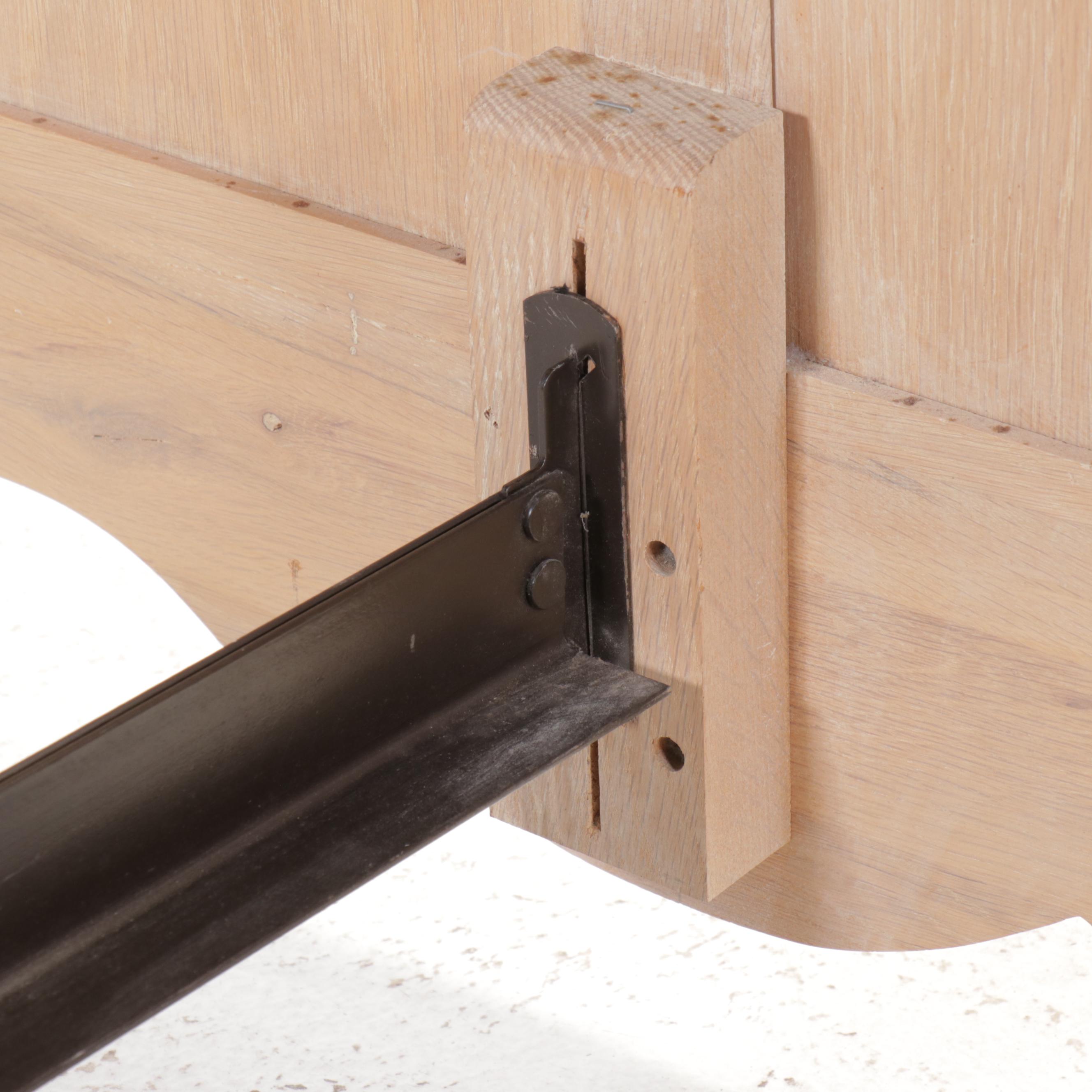 Thomasville Victorian Style Wooden Sleigh Bed