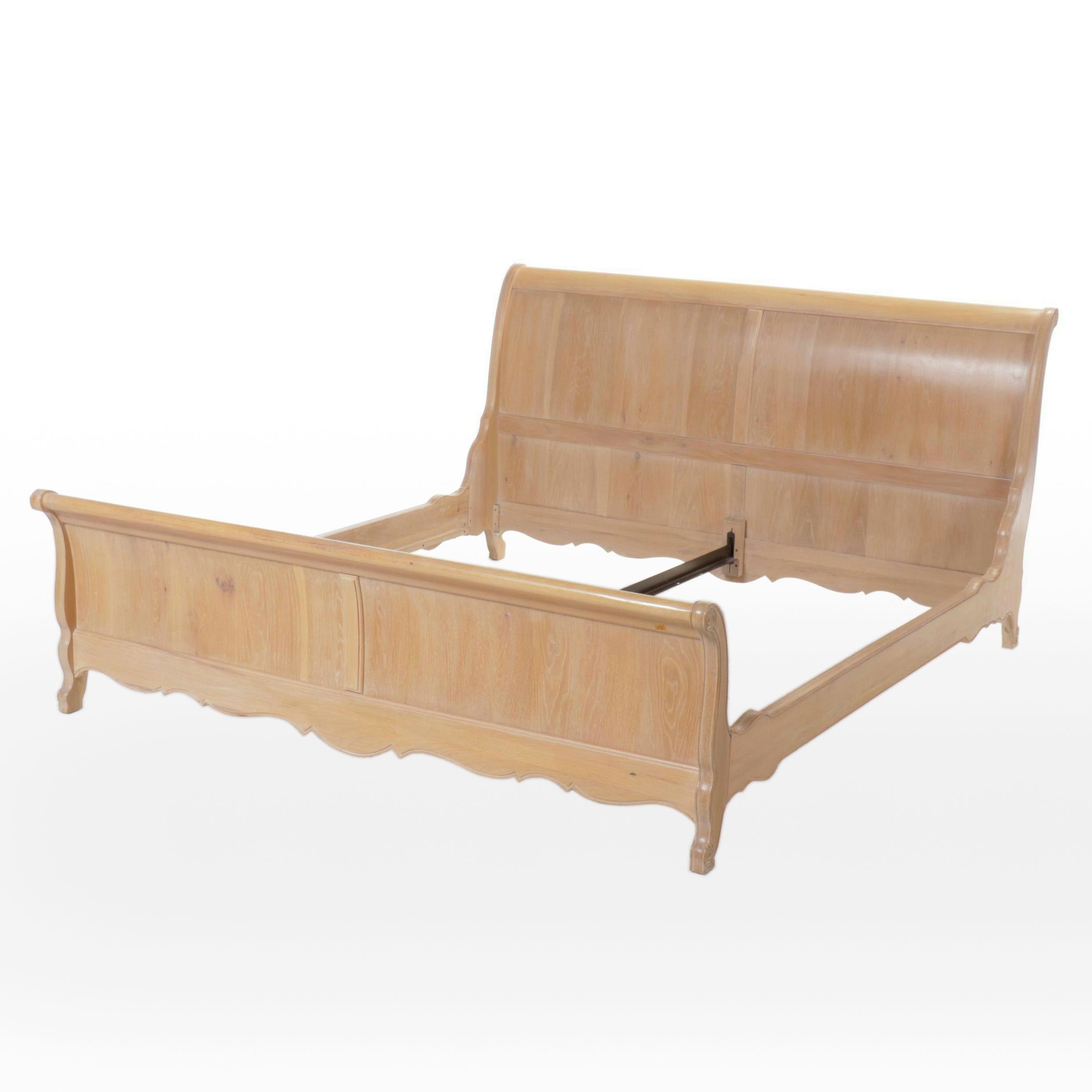 Thomasville Victorian Style Wooden Sleigh Bed