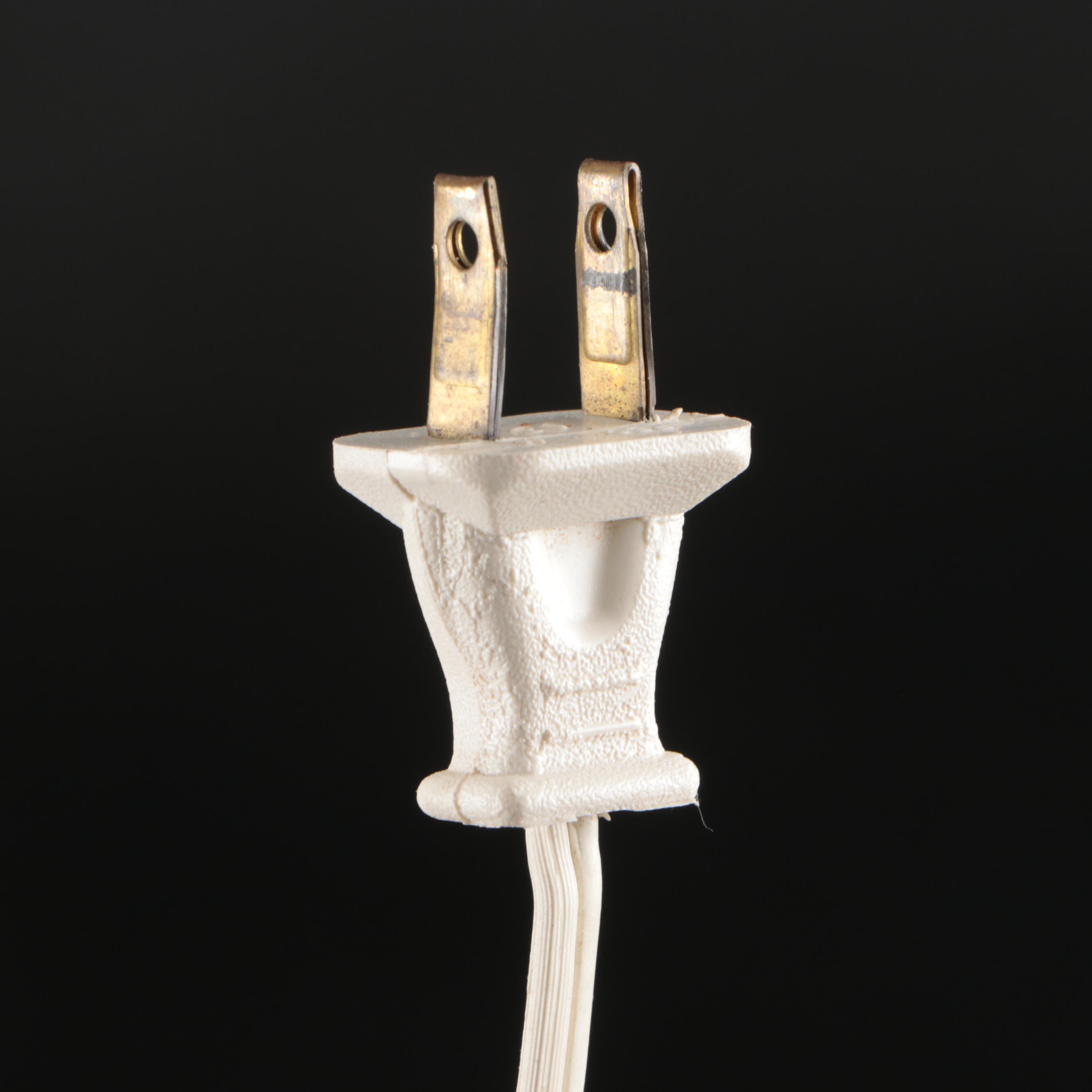 Mud-Century Style White-Painted Wicker Table Lamp and Magazine Rack