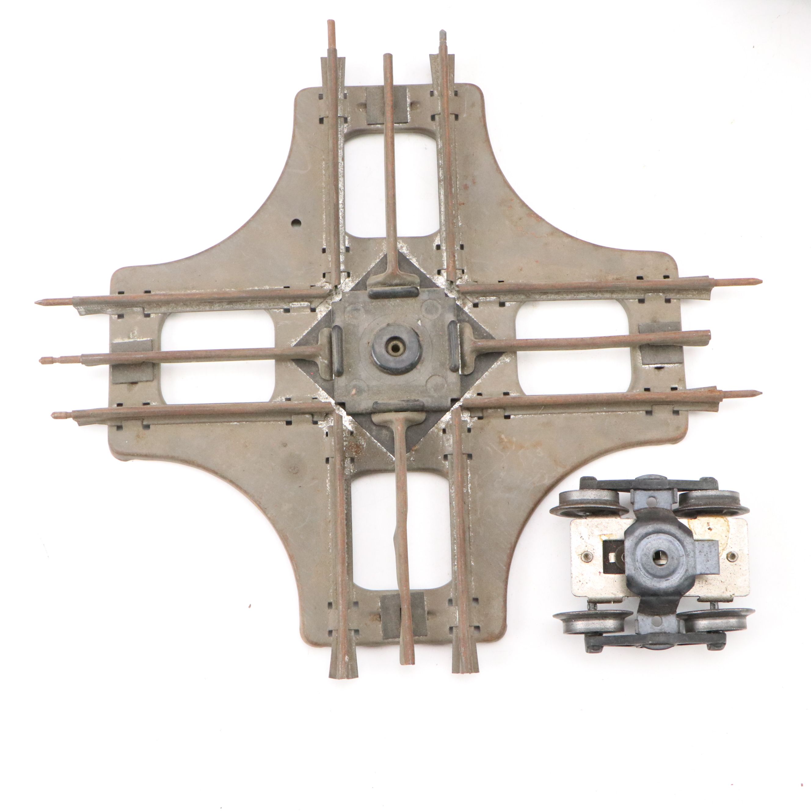 Lionel Lines Passenger Car with Electric Tracks, Cross-Track Section and Signals