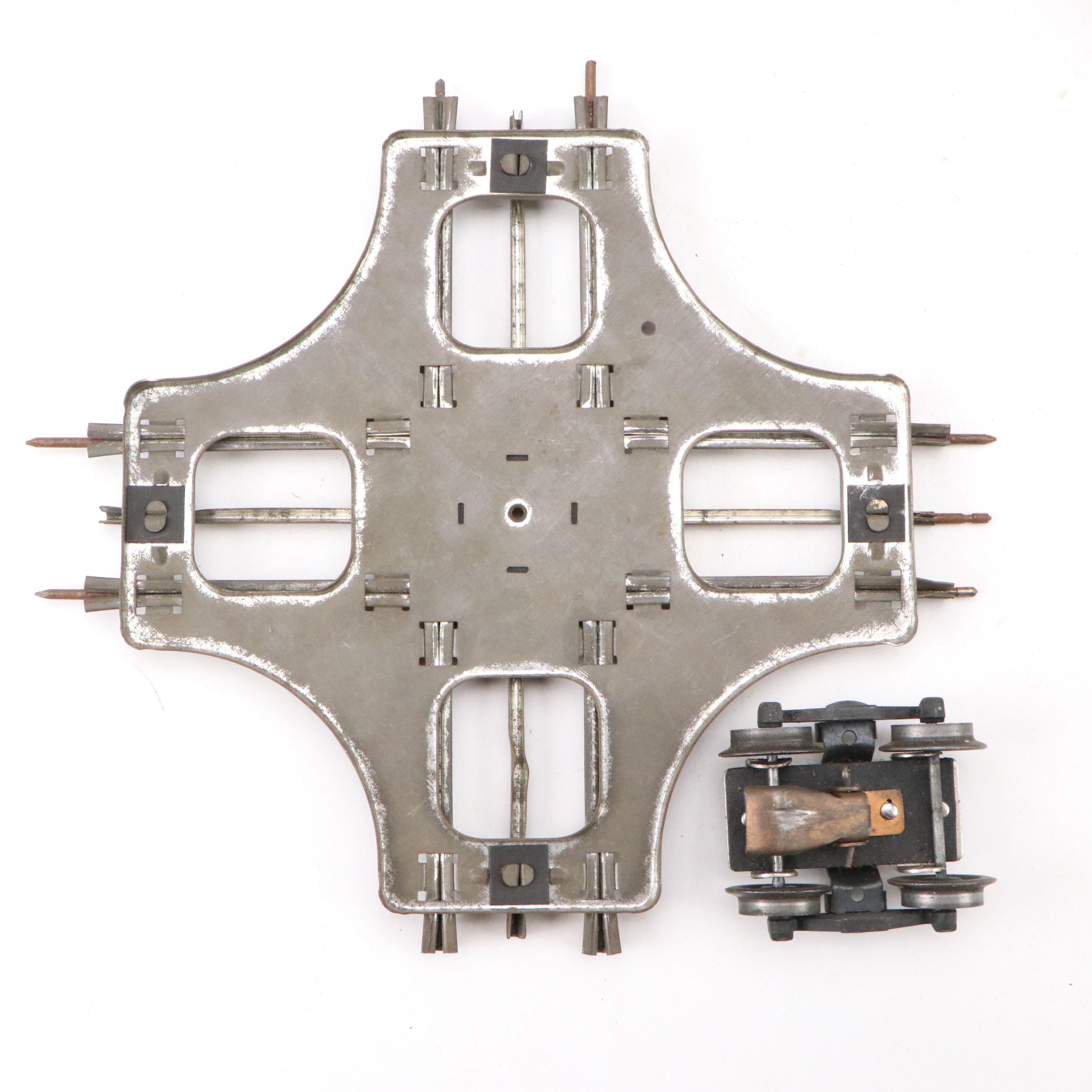 Lionel Lines Passenger Car with Electric Tracks, Cross-Track Section and Signals