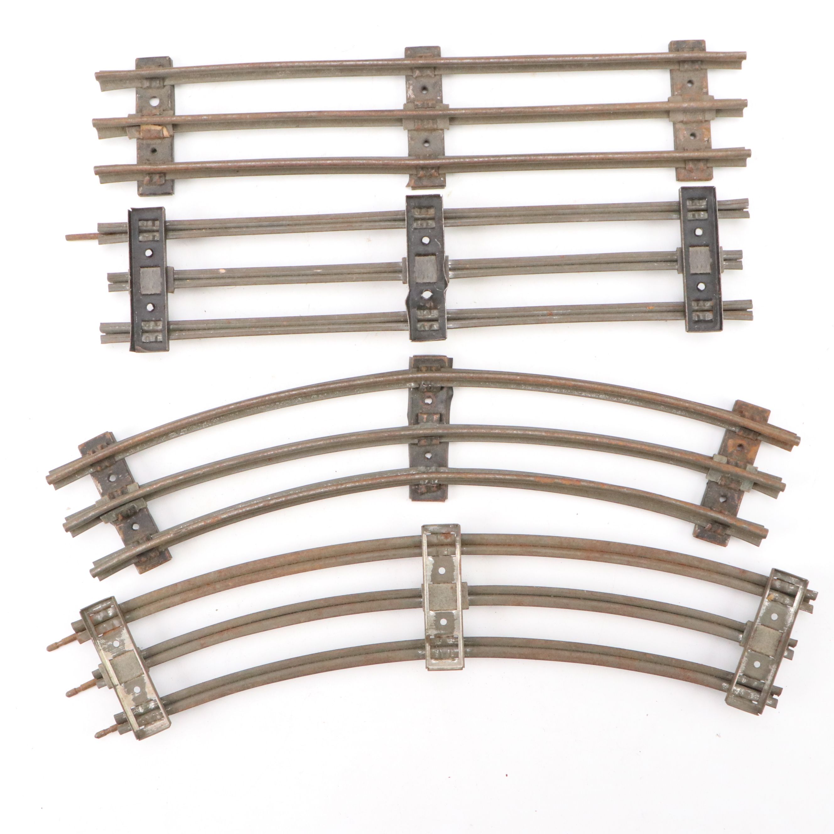 Lionel Lines Passenger Car with Electric Tracks, Cross-Track Section and Signals