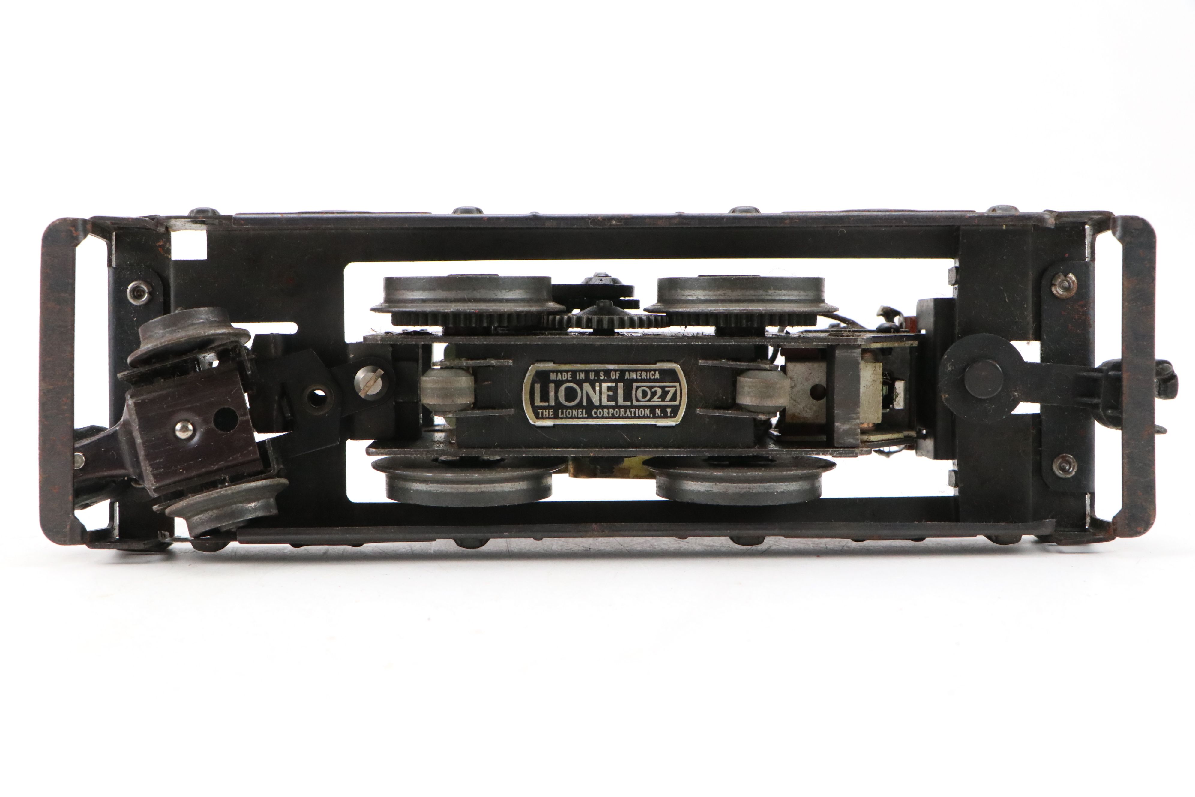 Lionel Lines Passenger Car with Electric Tracks, Cross-Track Section and Signals
