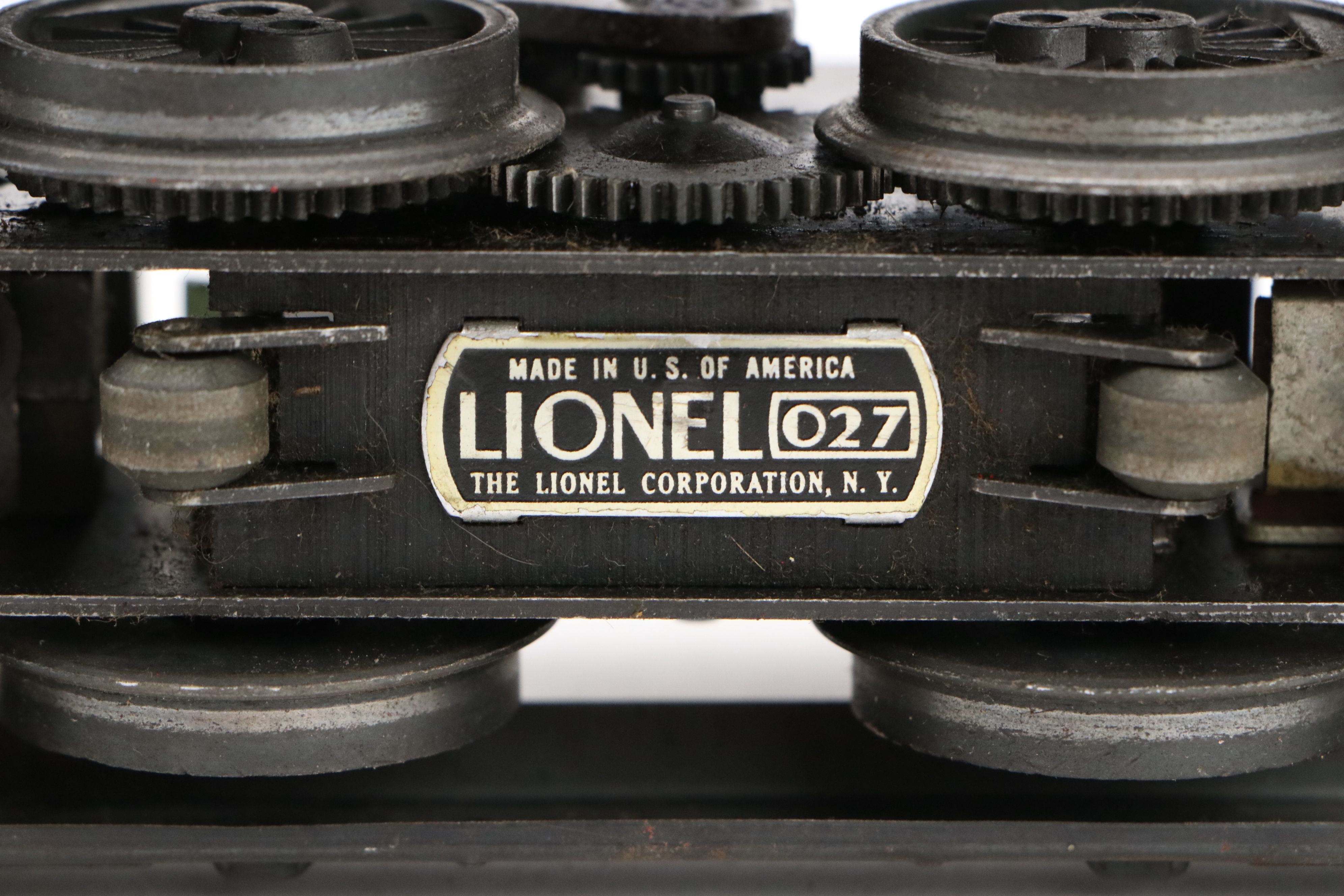 Lionel Lines Passenger Car with Electric Tracks, Cross-Track Section and Signals