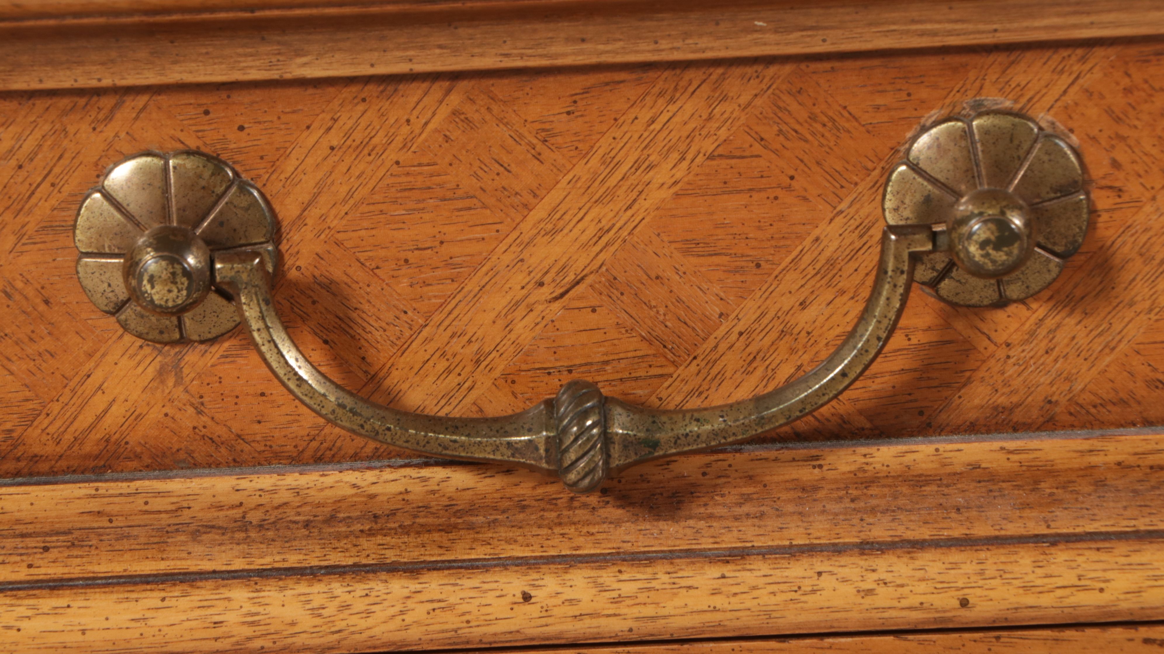 Thomasville "Chateau Collection" Oak China Cabinet, Late 20th Century