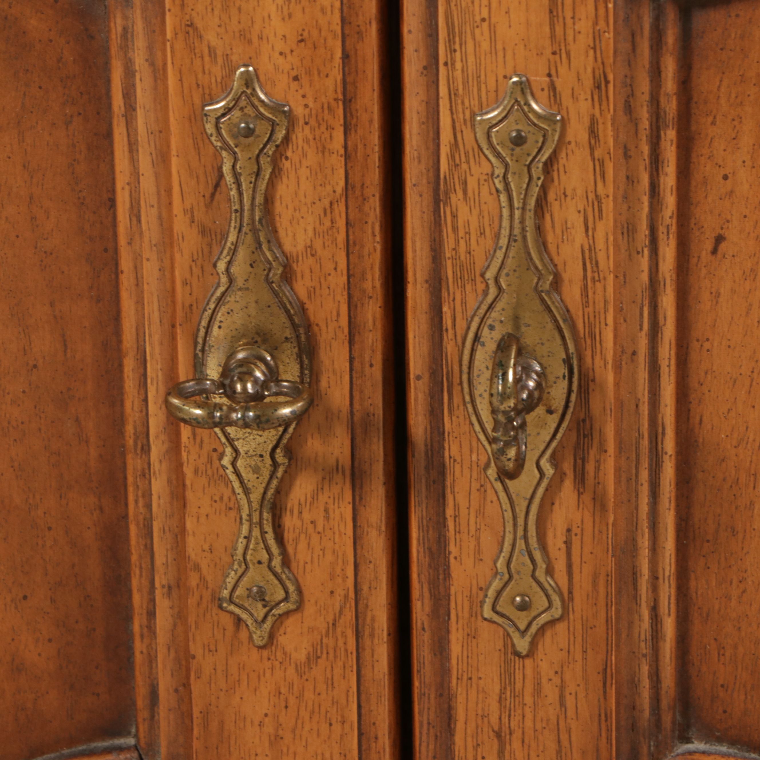 Thomasville "Chateau Collection" Oak China Cabinet, Late 20th Century