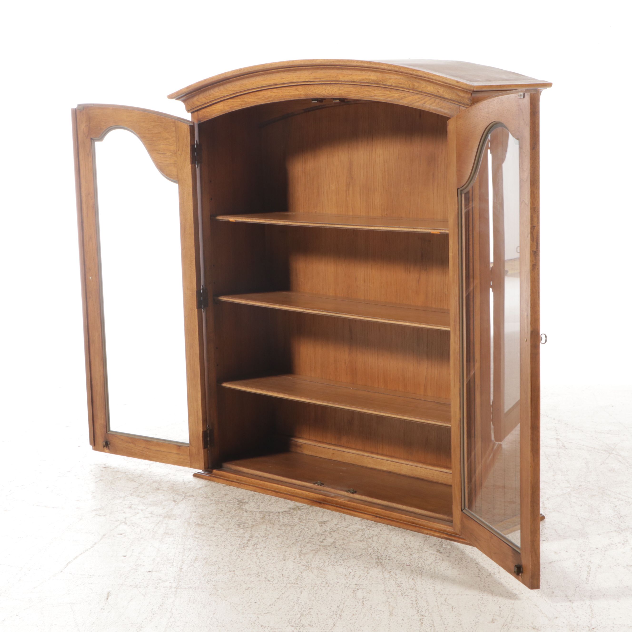 Thomasville "Chateau Collection" Oak China Cabinet, Late 20th Century