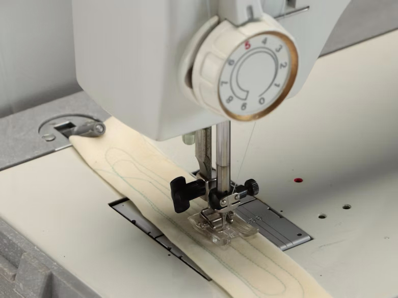 Elna Super Metal Sewing Machine with Accessories