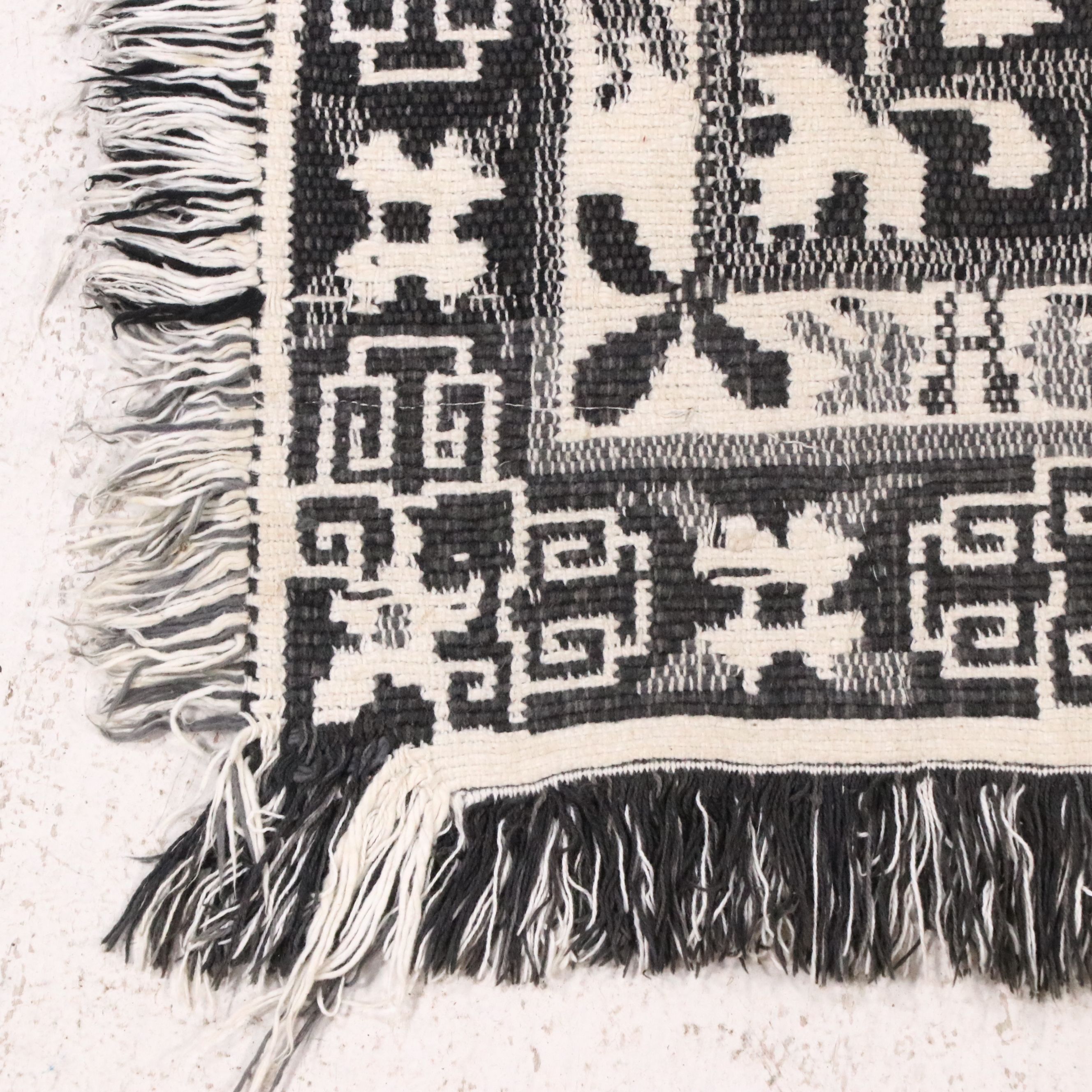 2'5 x 4'1 Handwoven Chinese Style Accent Rug