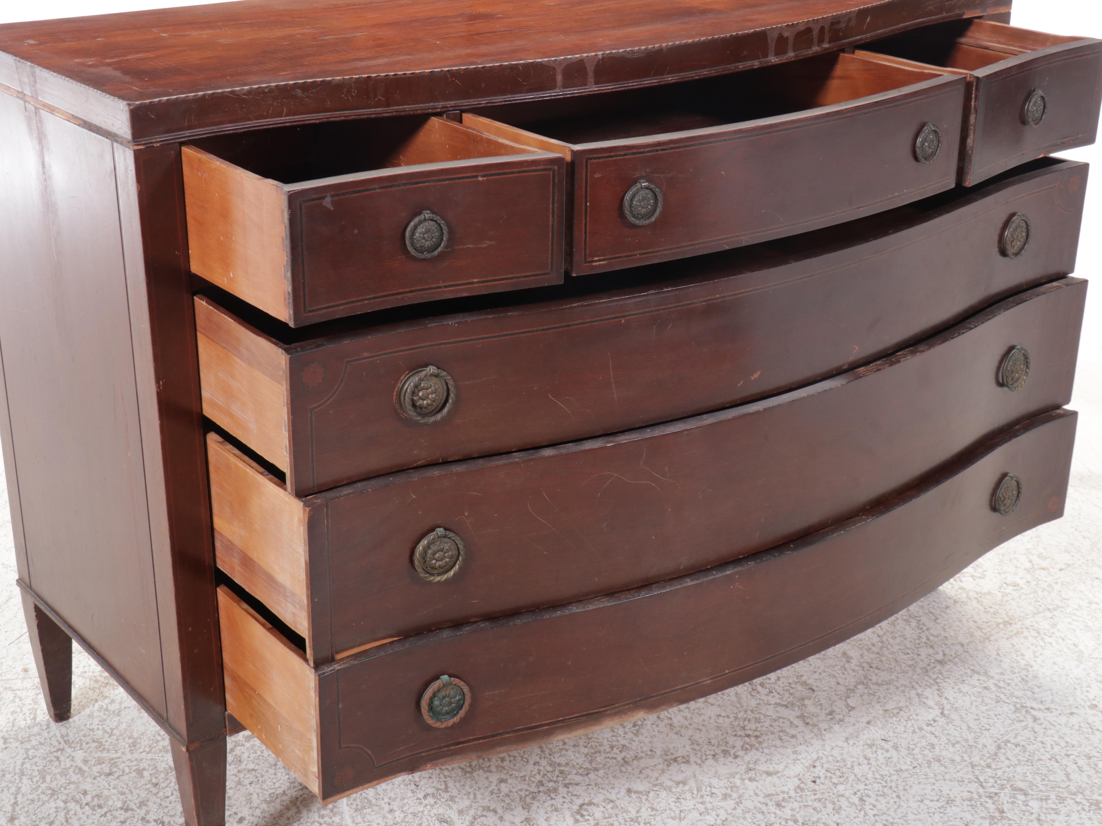 Mahogany Bow-Front Dresser, Early to Mid-20th Century