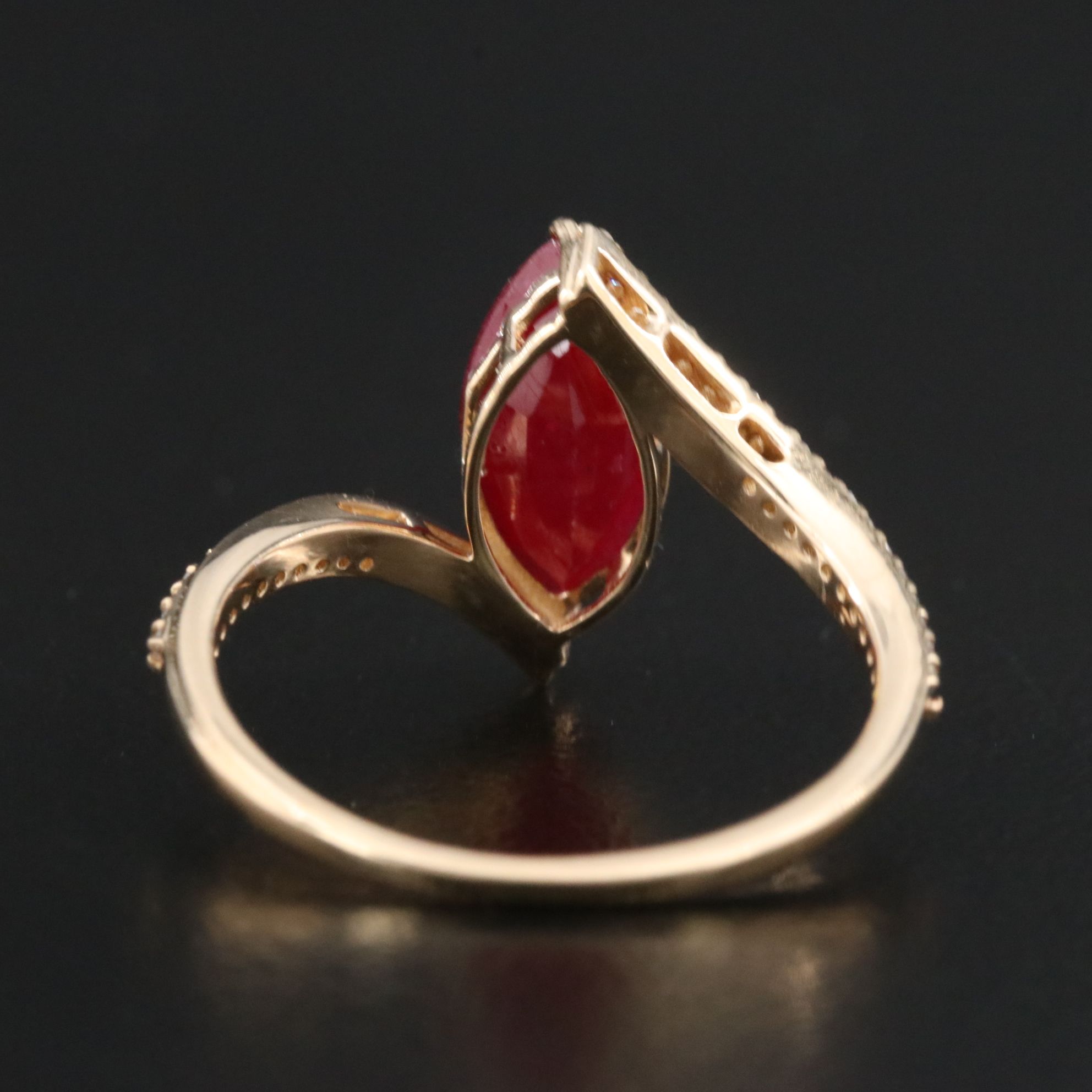 14K 2.18 CT Filled Corundum and Diamond Ring with IGI Jewelry Report