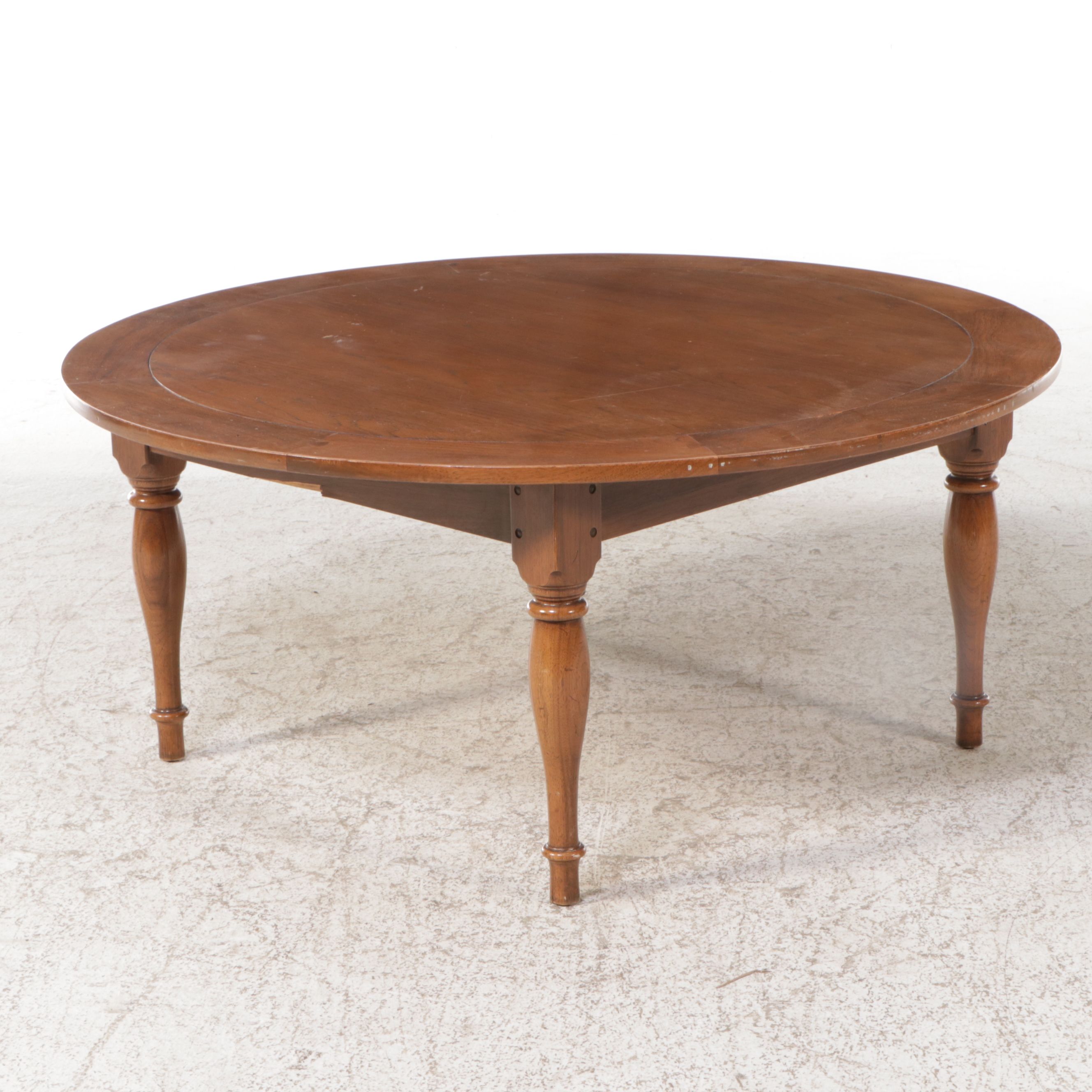 American Colonial Style Coffee Table, Mid to Late 20th Century