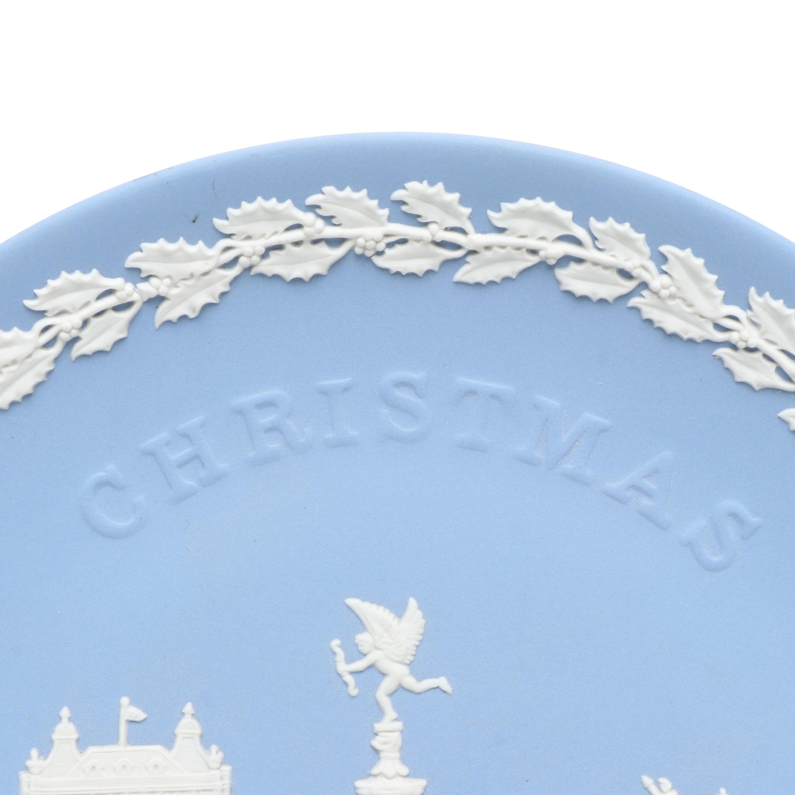 Wedgwood "Piccadilly Circus" Jasperware Annual Christmas Plate, 1971