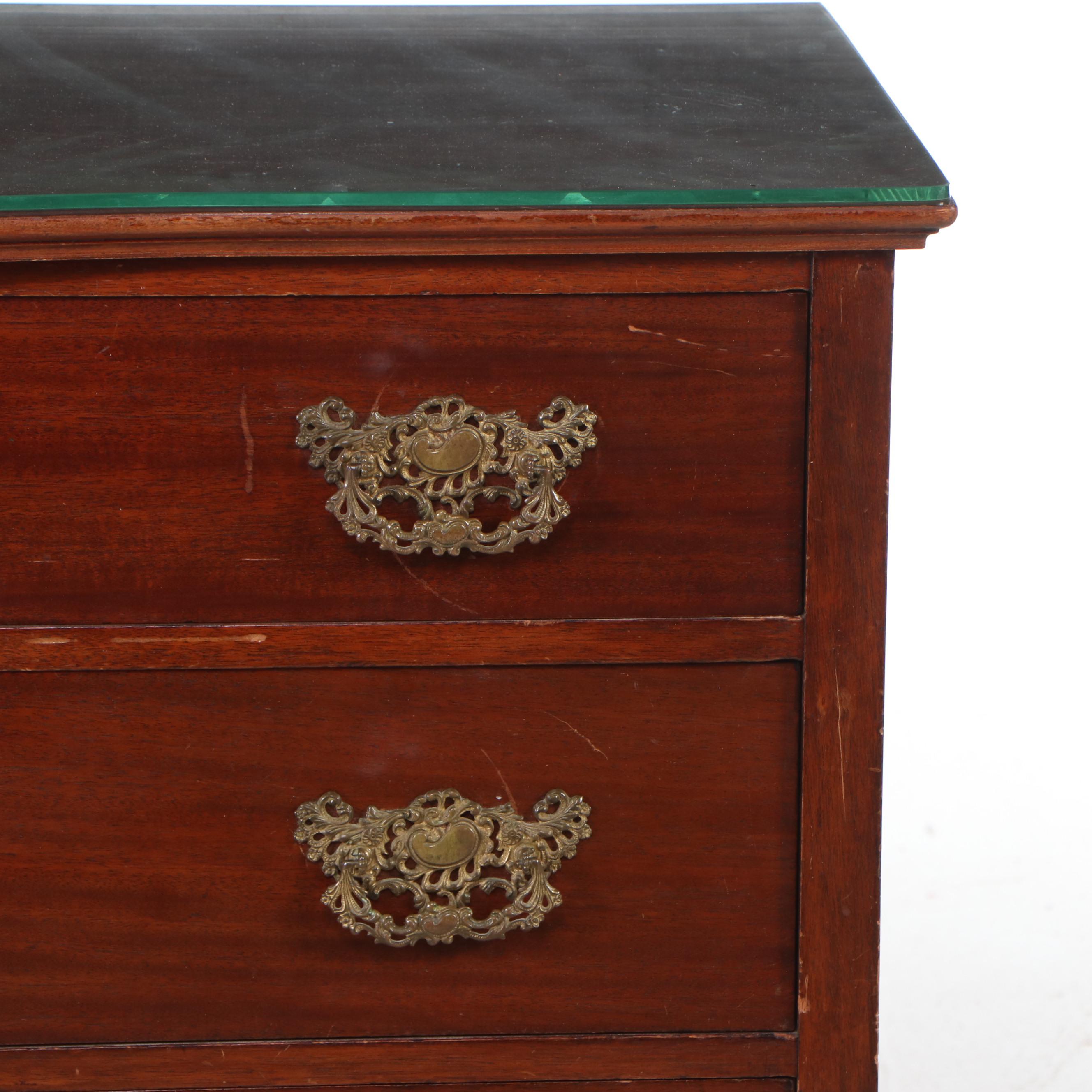 Federal Style Mahogany Finish Dresser, Early to Mid-20th Century