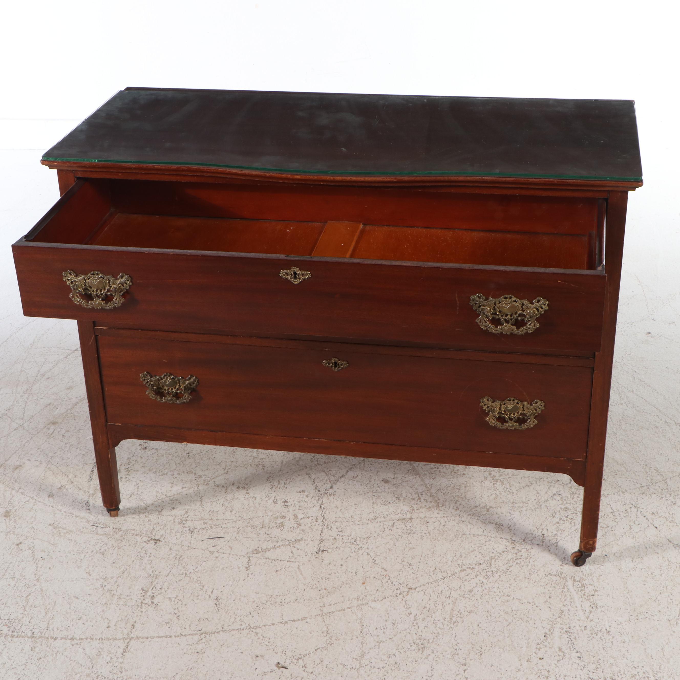 Federal Style Mahogany Finish Dresser, Early to Mid-20th Century