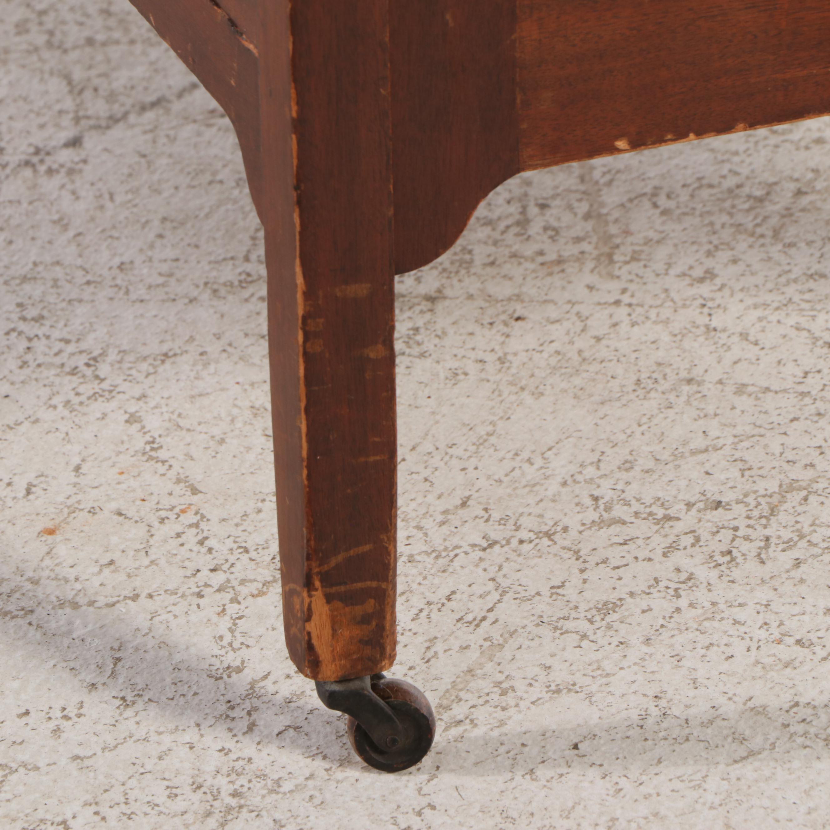 Federal Style Mahogany Finish Dresser, Early to Mid-20th Century