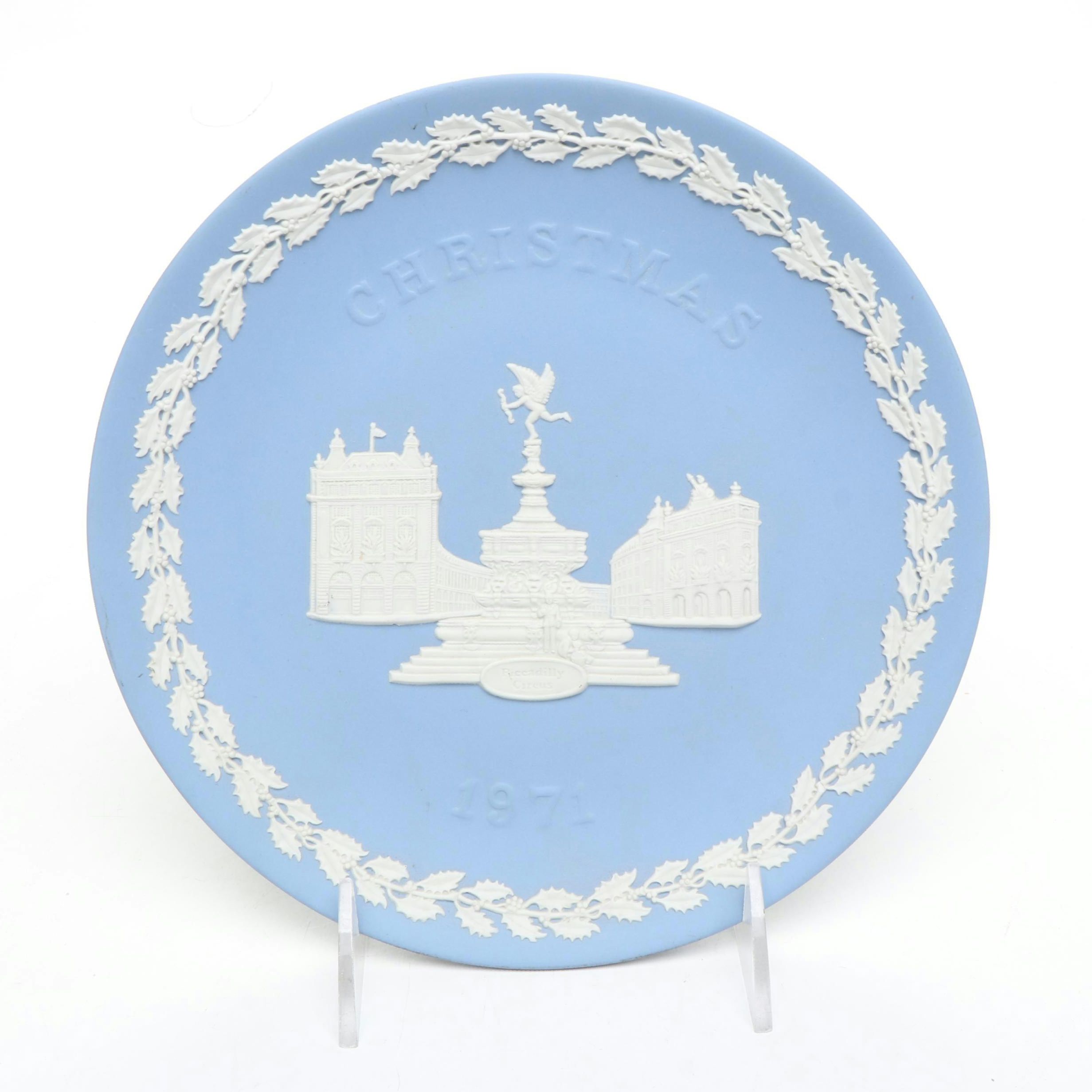 Wedgwood "Piccadilly Circus" Jasperware Annual Christmas Plate, 1971