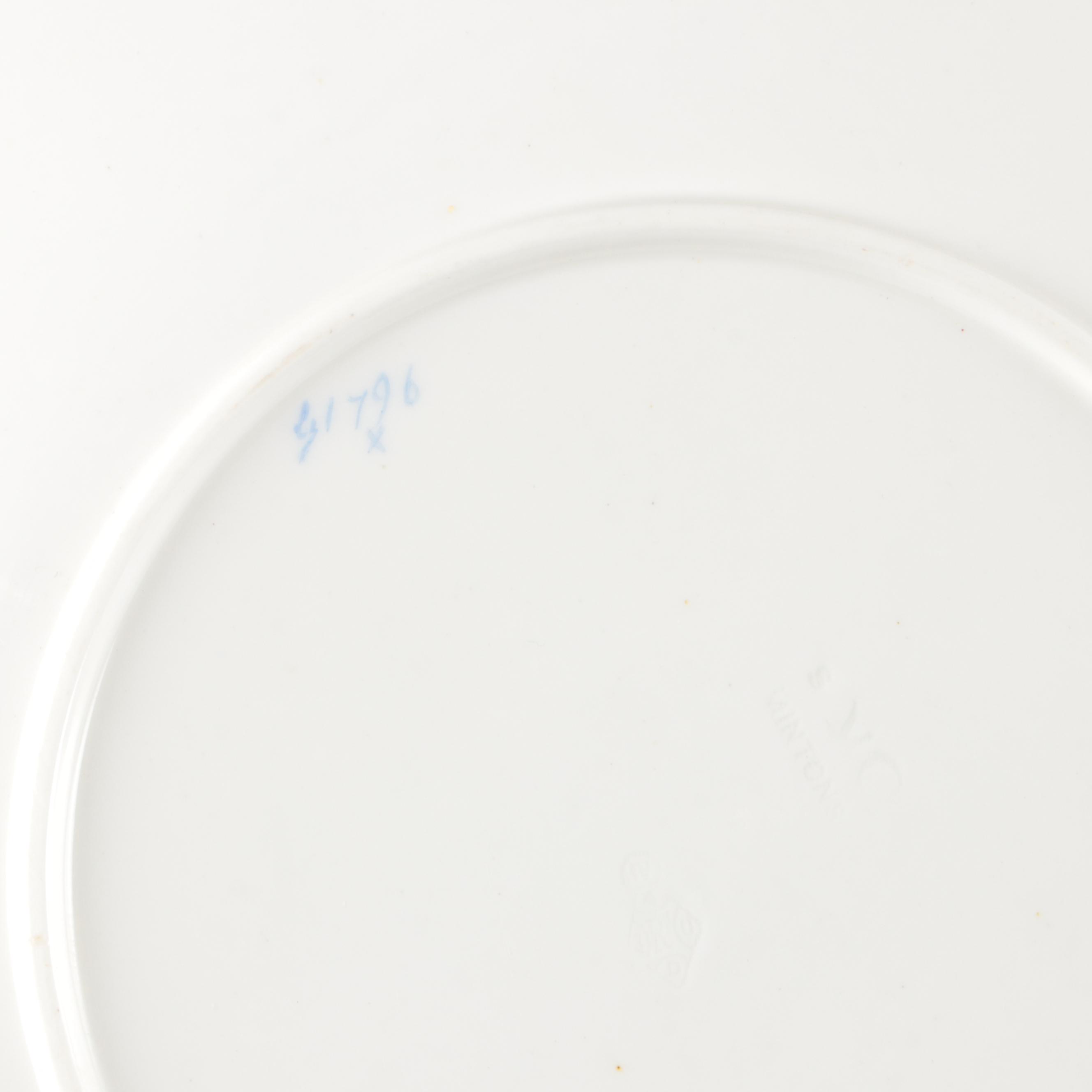 Minton Porcelain Pink Vine and Blossom Pattern Plates, Mid to Late 19th Century