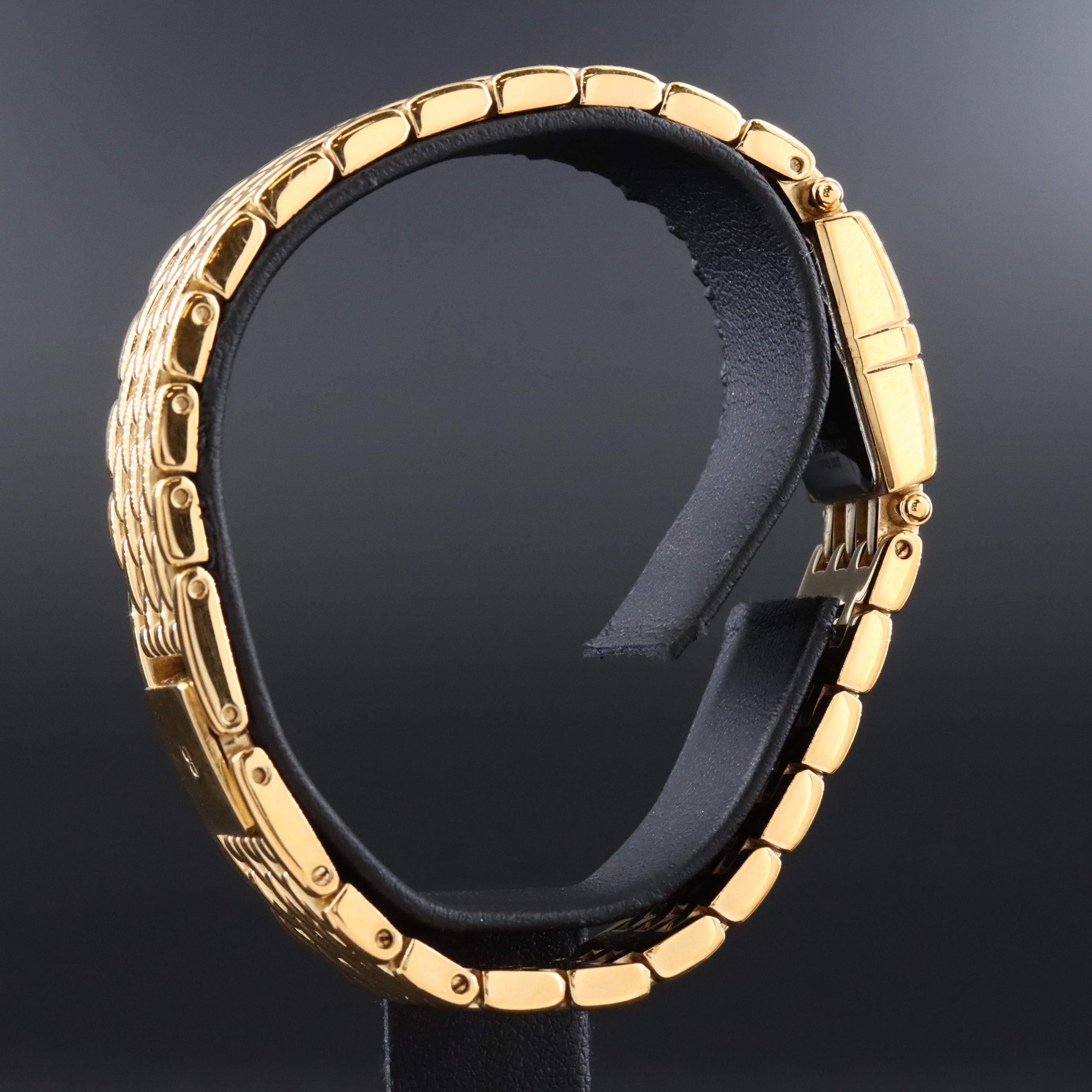 2000 Bulova Mother-of-Pearl Dial Quartz Watch