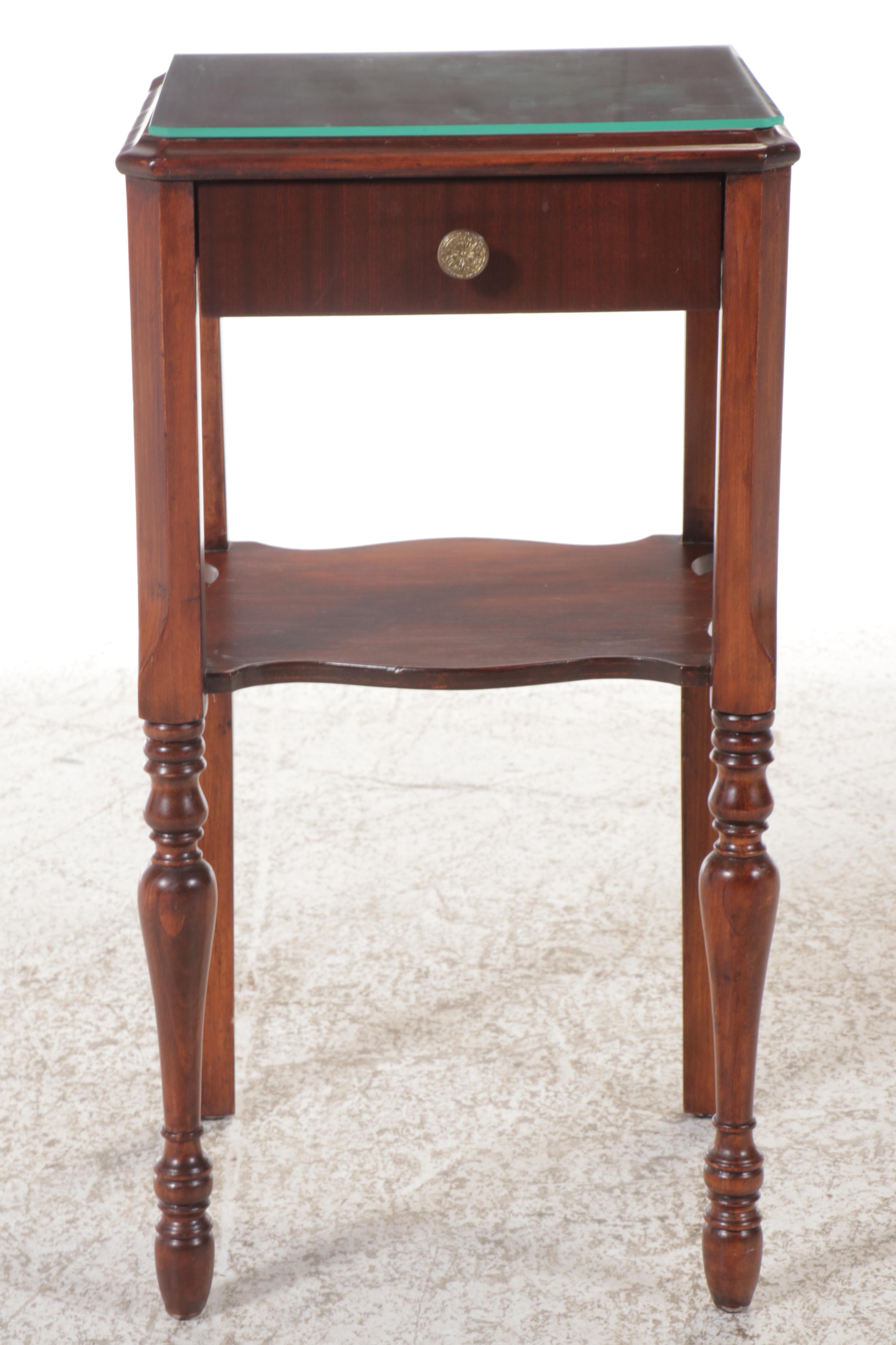 Sheraton Style Single-Drawer Walnut Nightstand