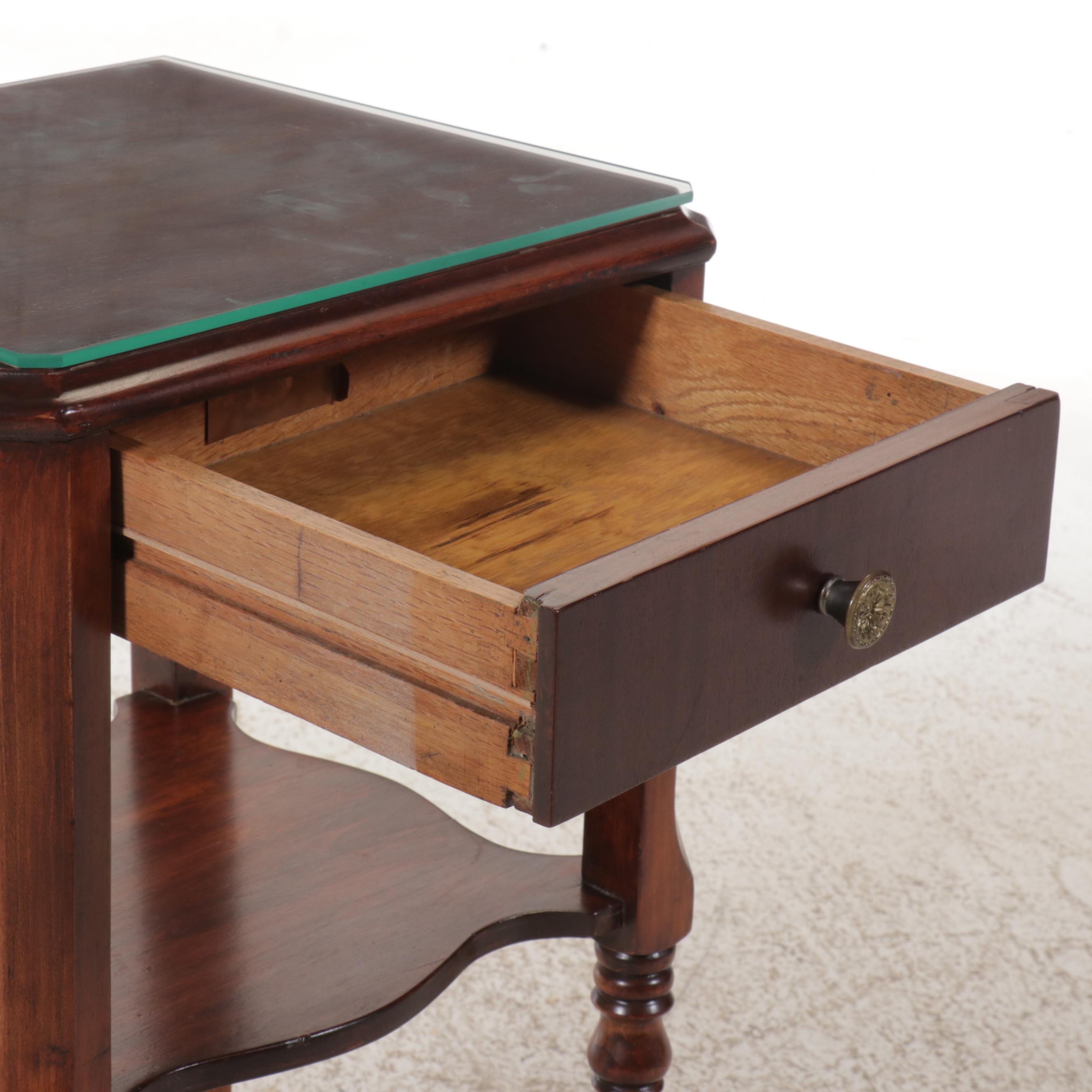 Sheraton Style Single-Drawer Walnut Nightstand