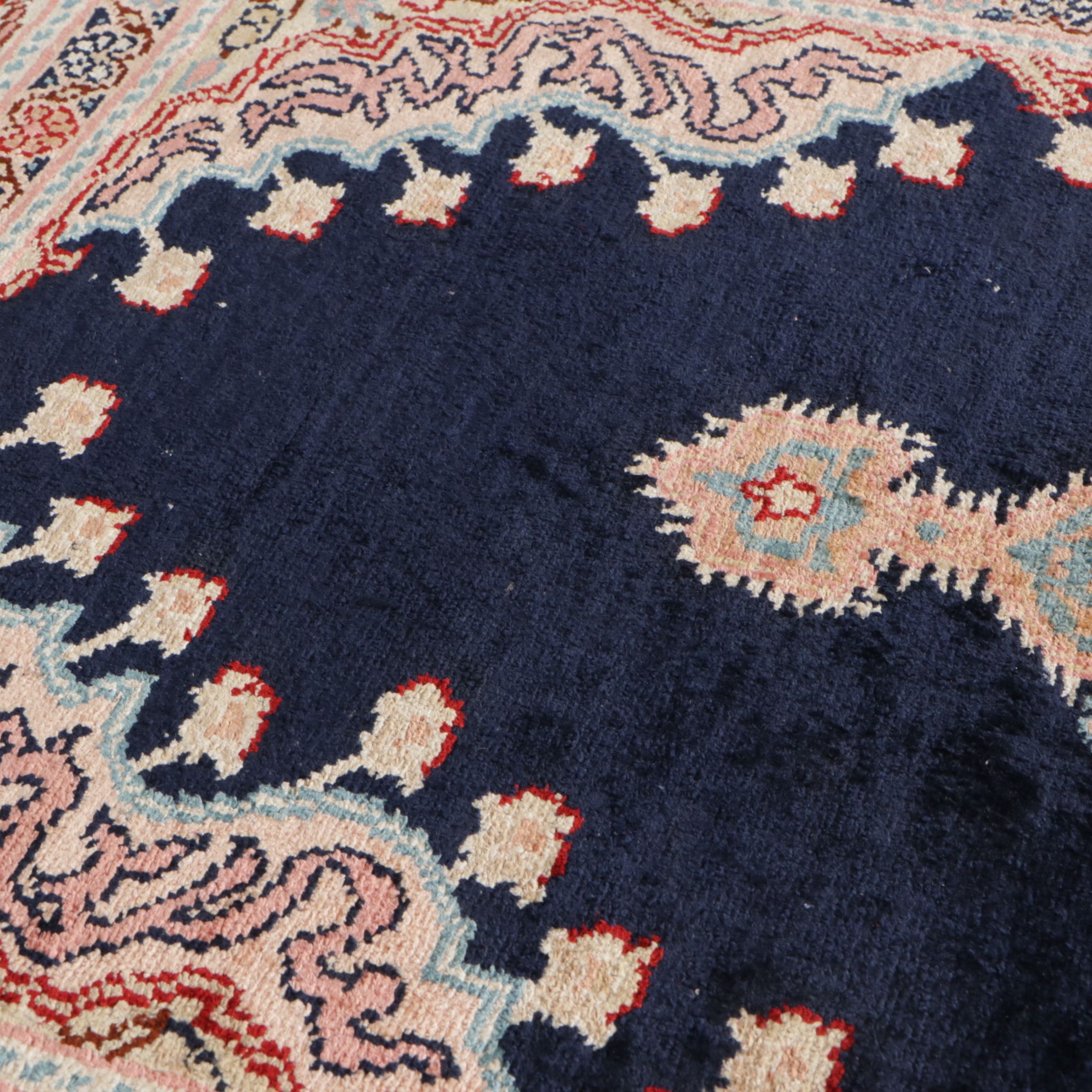 1'11 x 3'1 Hand-Knotted Turkish Kayseri Silk Accent Rug