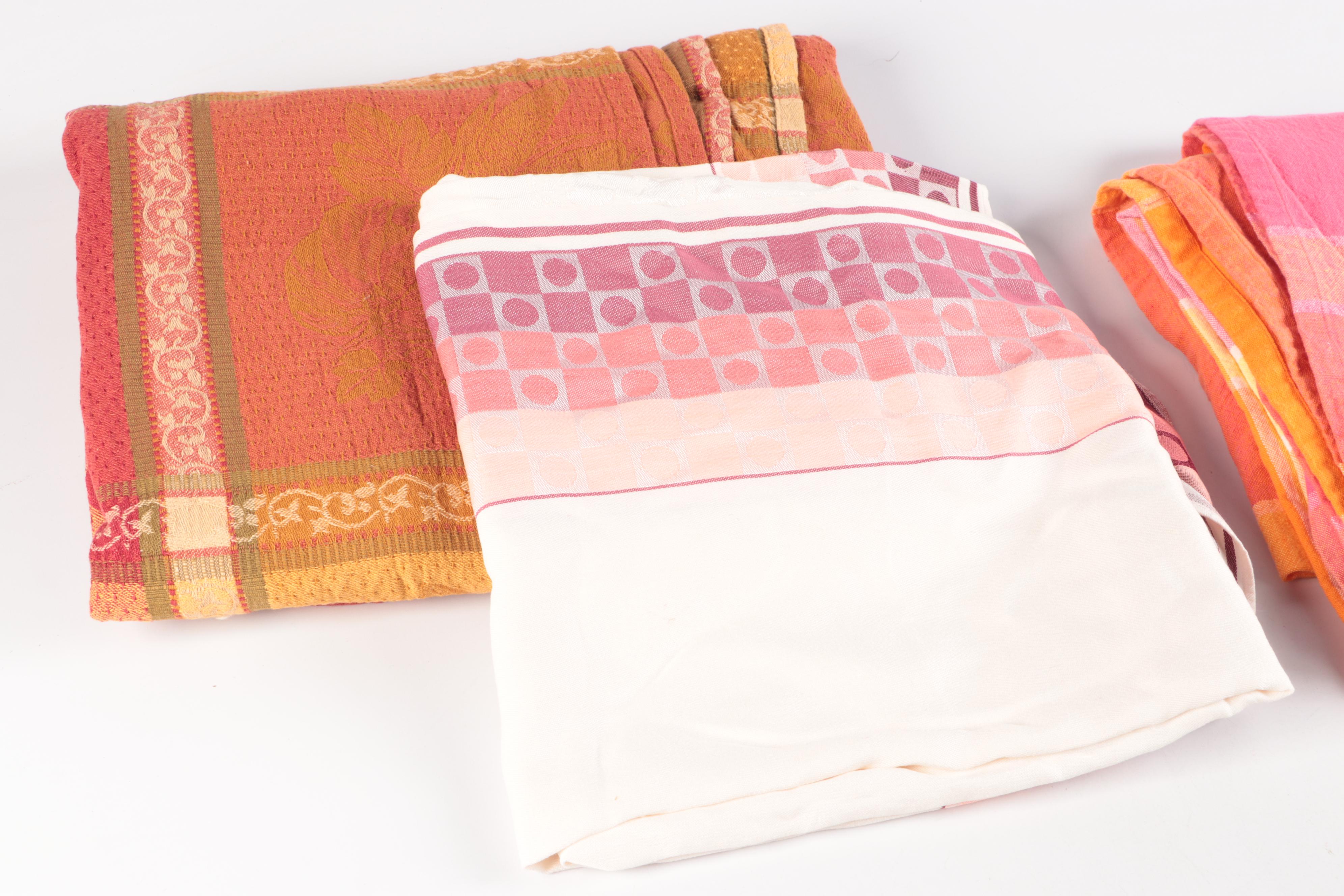 Williams Sonoma Pomegranate Cotton Placemats with Other Fabric Table Linens