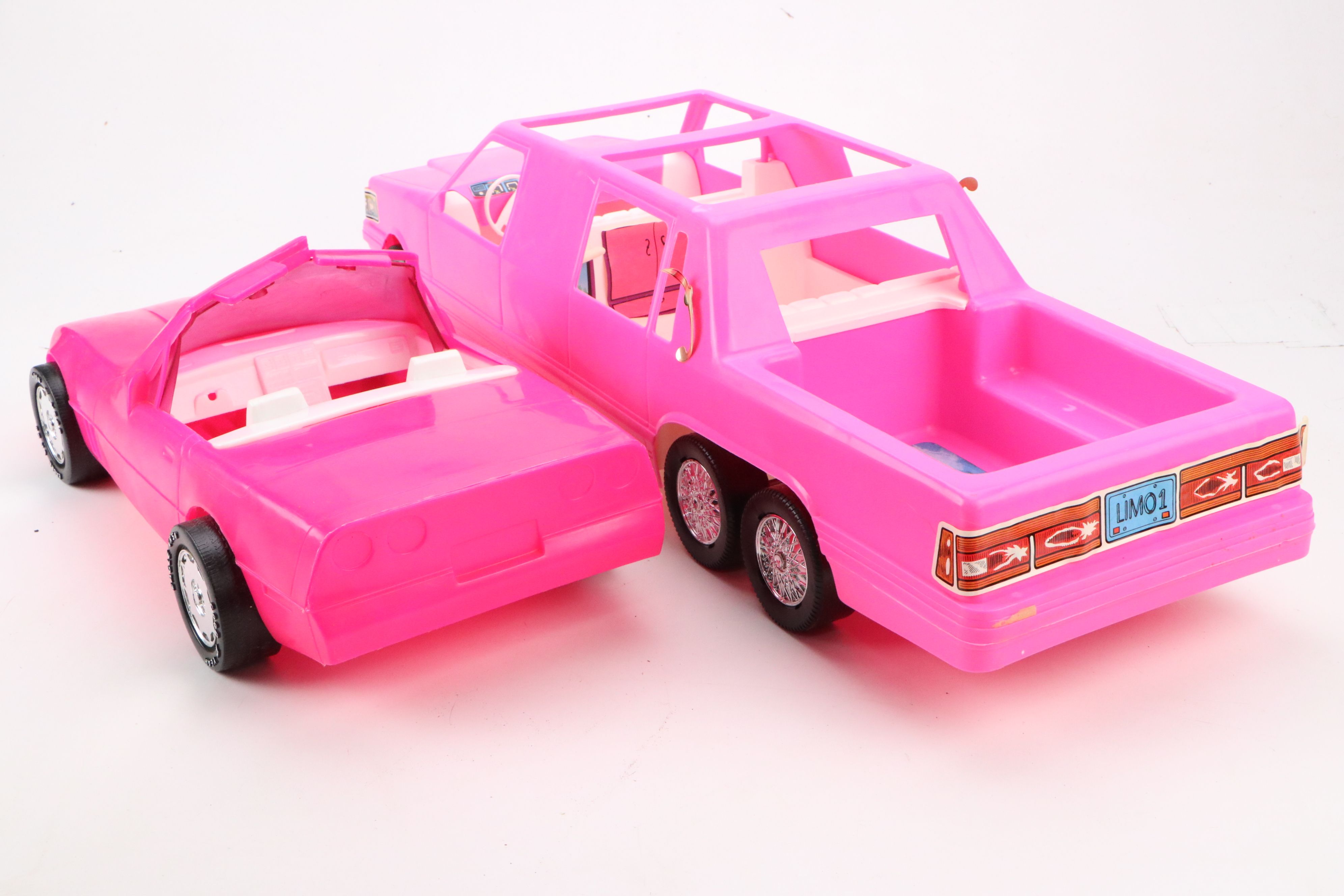 Fashion Girl Stretch Limousine and Hot Tub with Barbie and More Doll Accessories