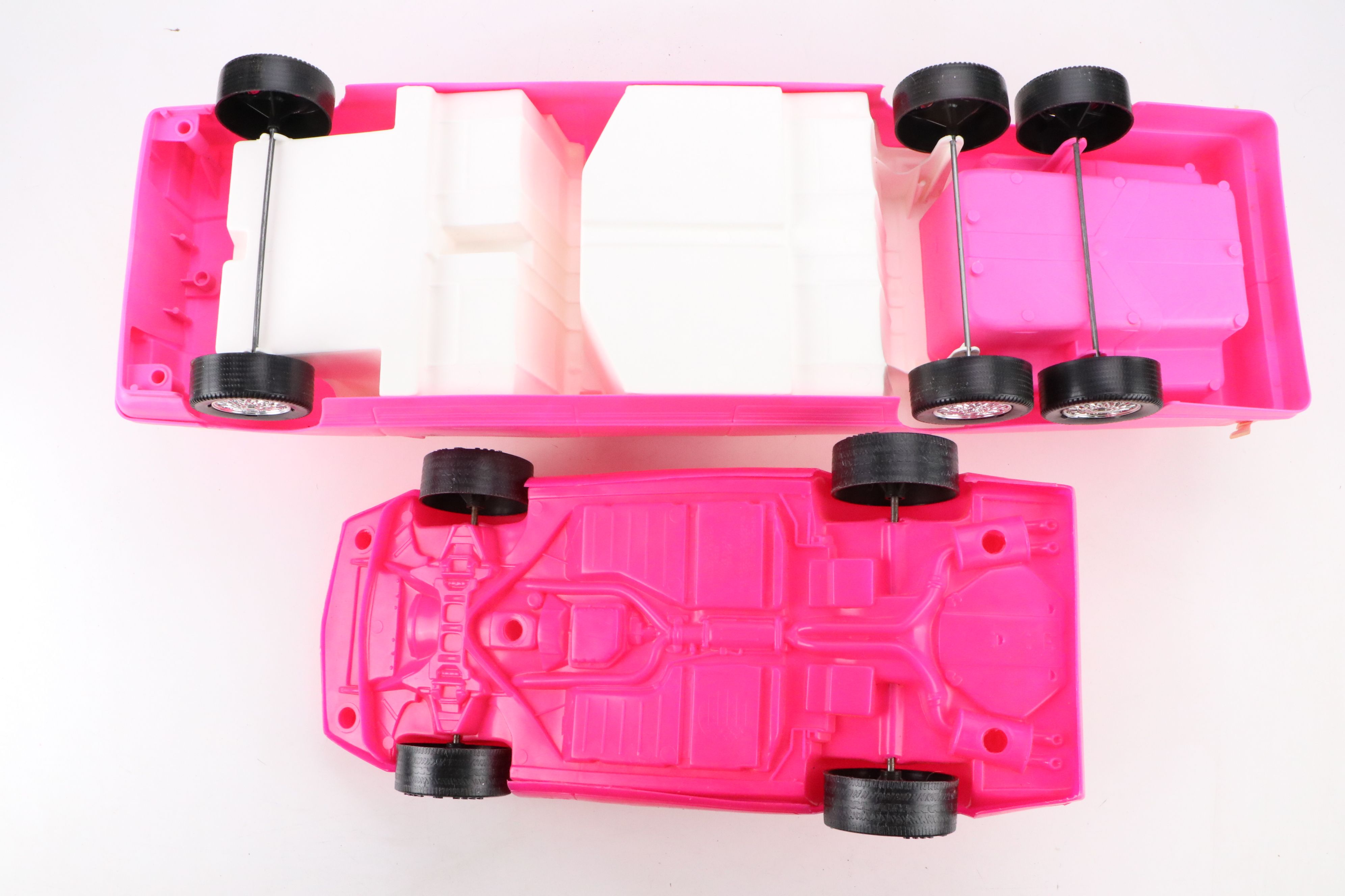 Fashion Girl Stretch Limousine and Hot Tub with Barbie and More Doll Accessories