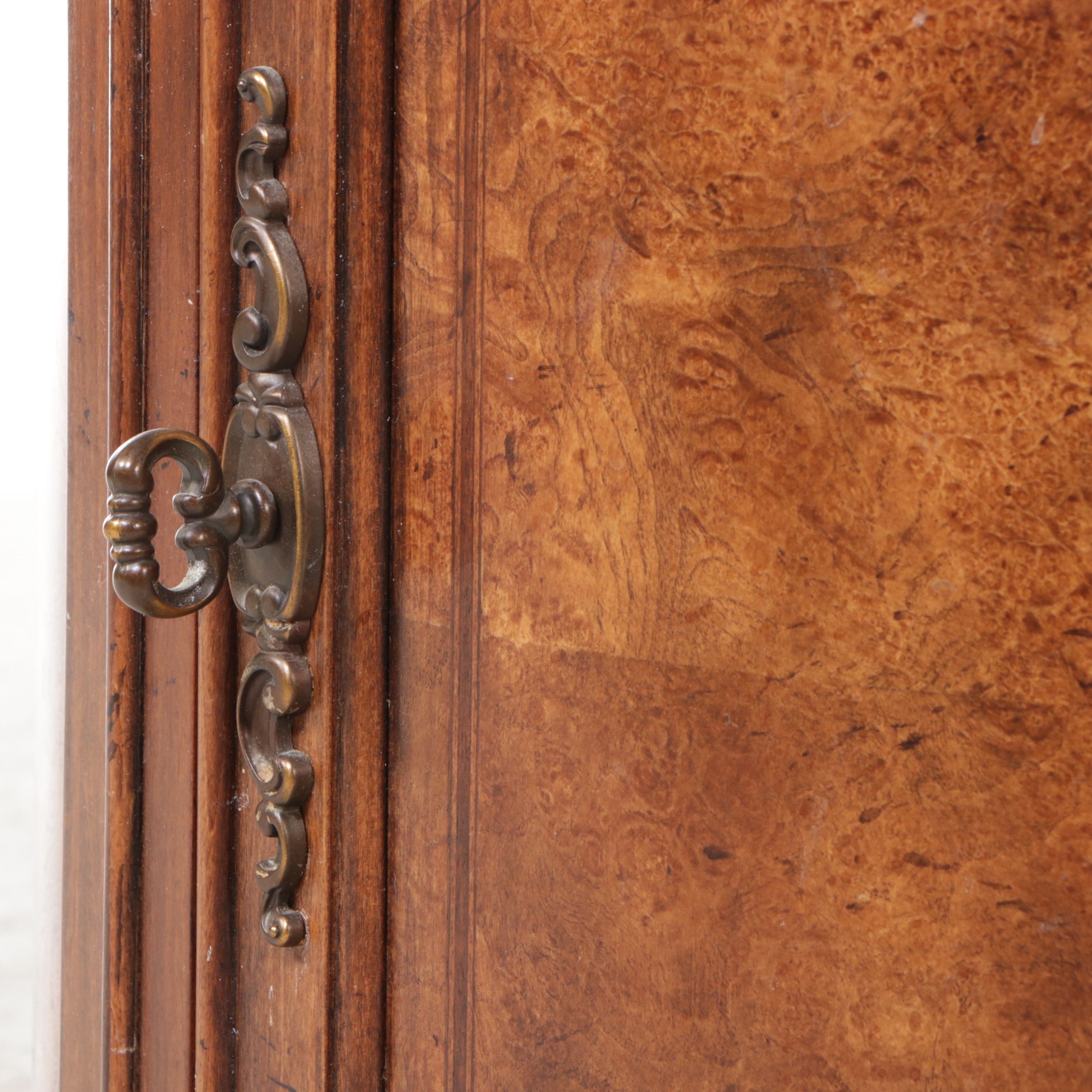 Thomasville Mediterranean Style Marble Top Round End Table