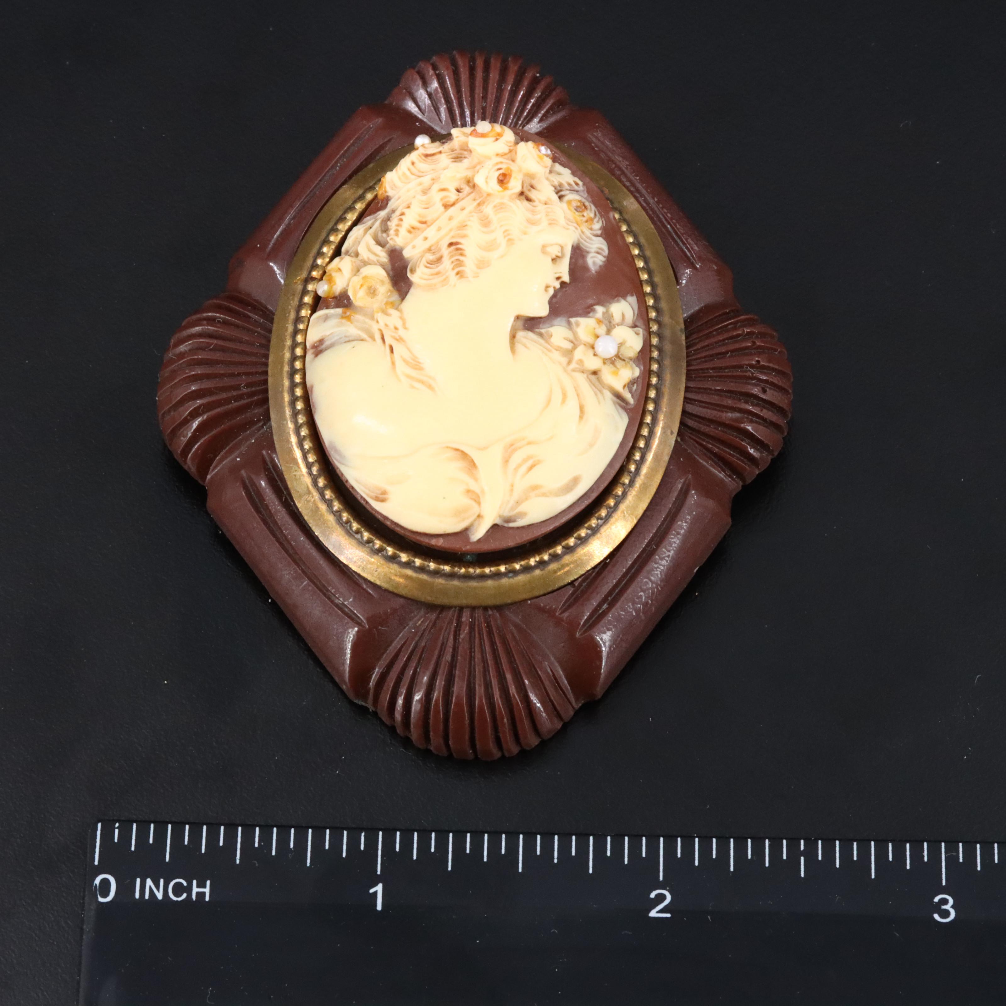 Vintage Cameo Brooch