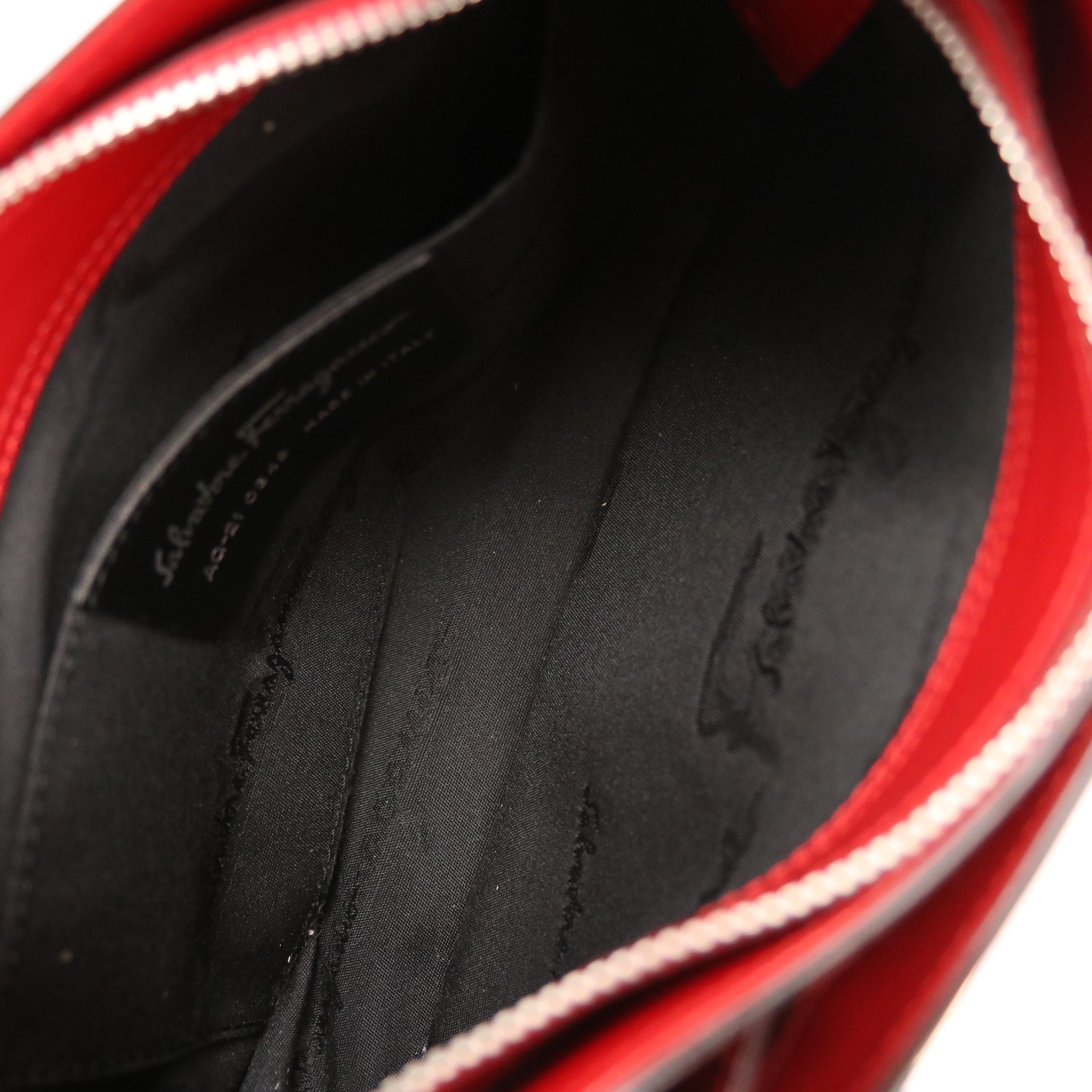 Salvatore Ferragamo Shoulder Bag in Paprika Smooth Leather