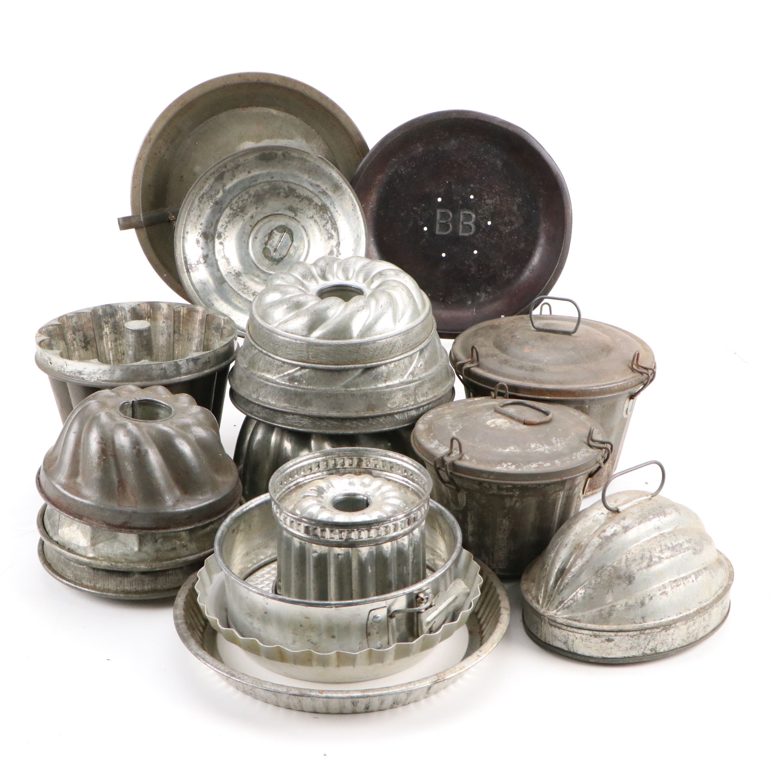 Metal Bundt Cake Molds and Pans