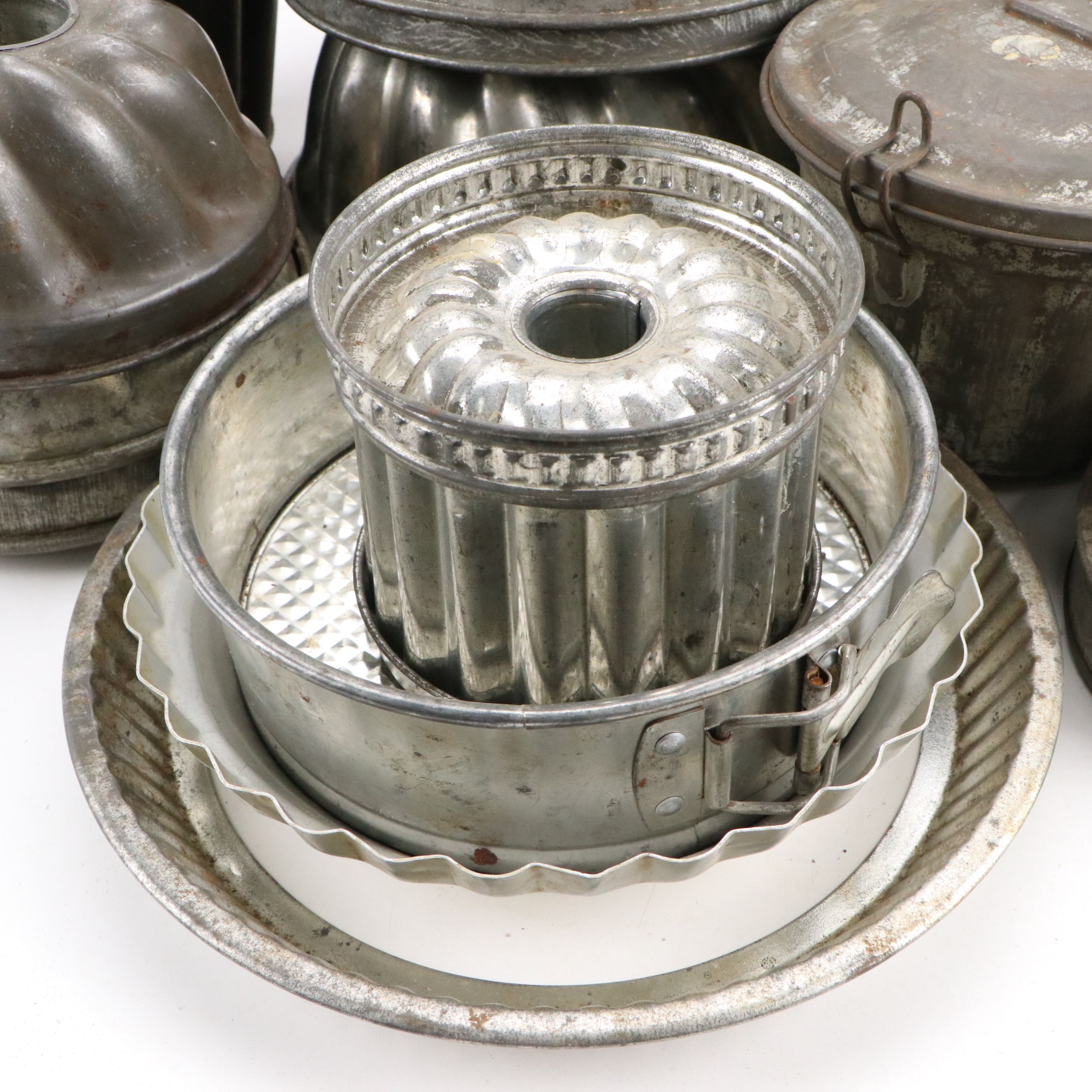 Metal Bundt Cake Molds and Pans