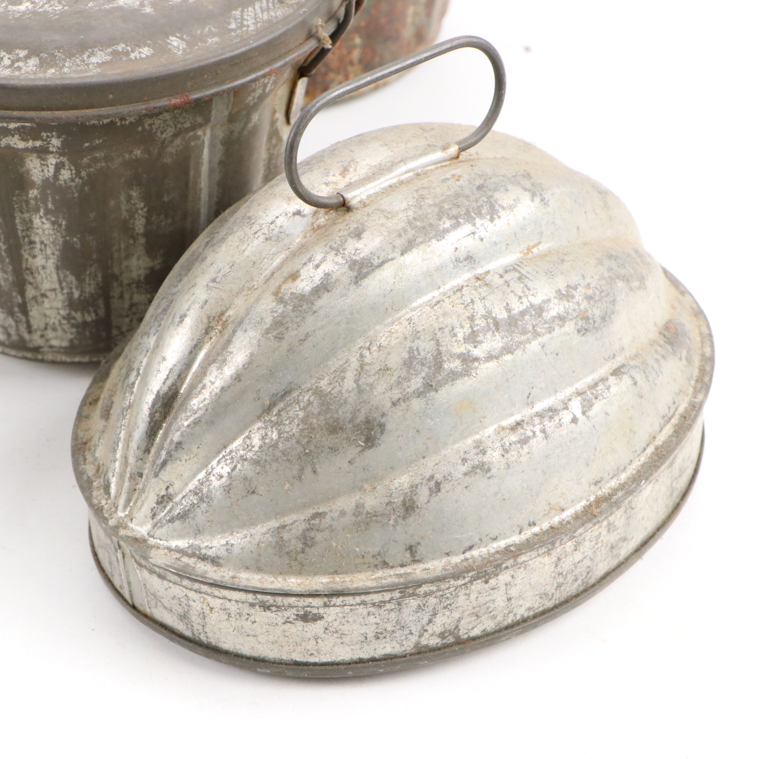 Metal Bundt Cake Molds and Pans