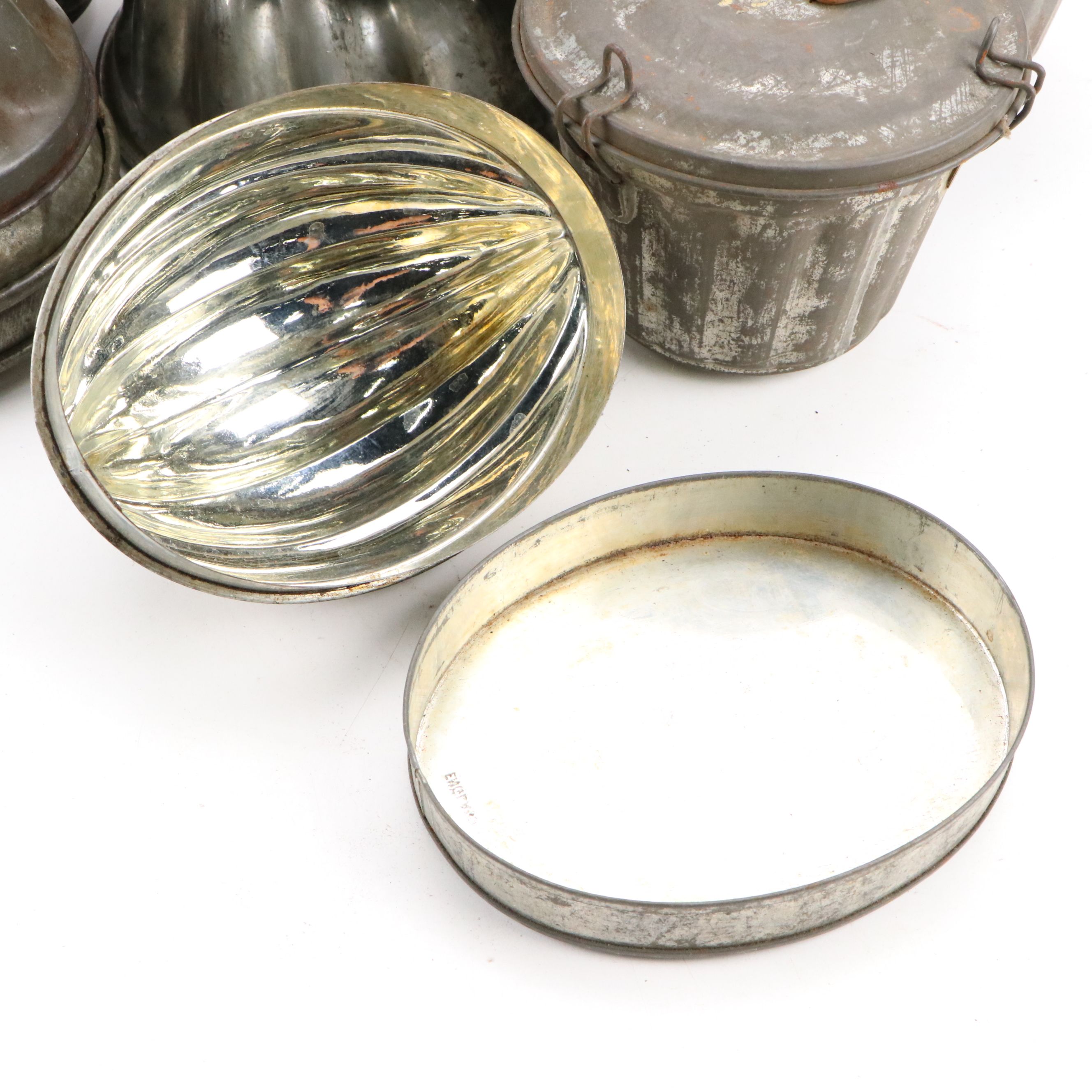 Metal Bundt Cake Molds and Pans