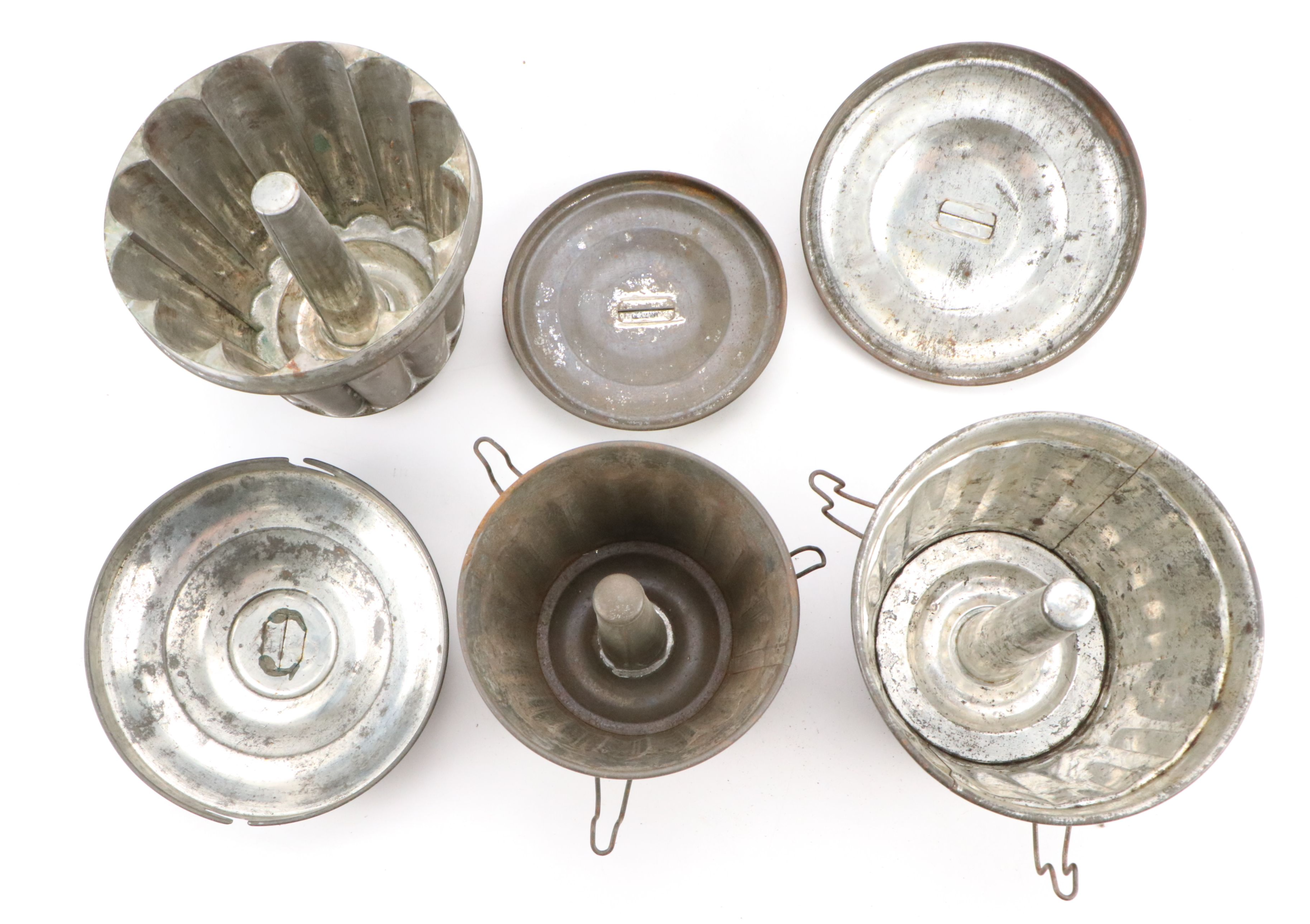 Metal Bundt Cake Molds and Pans