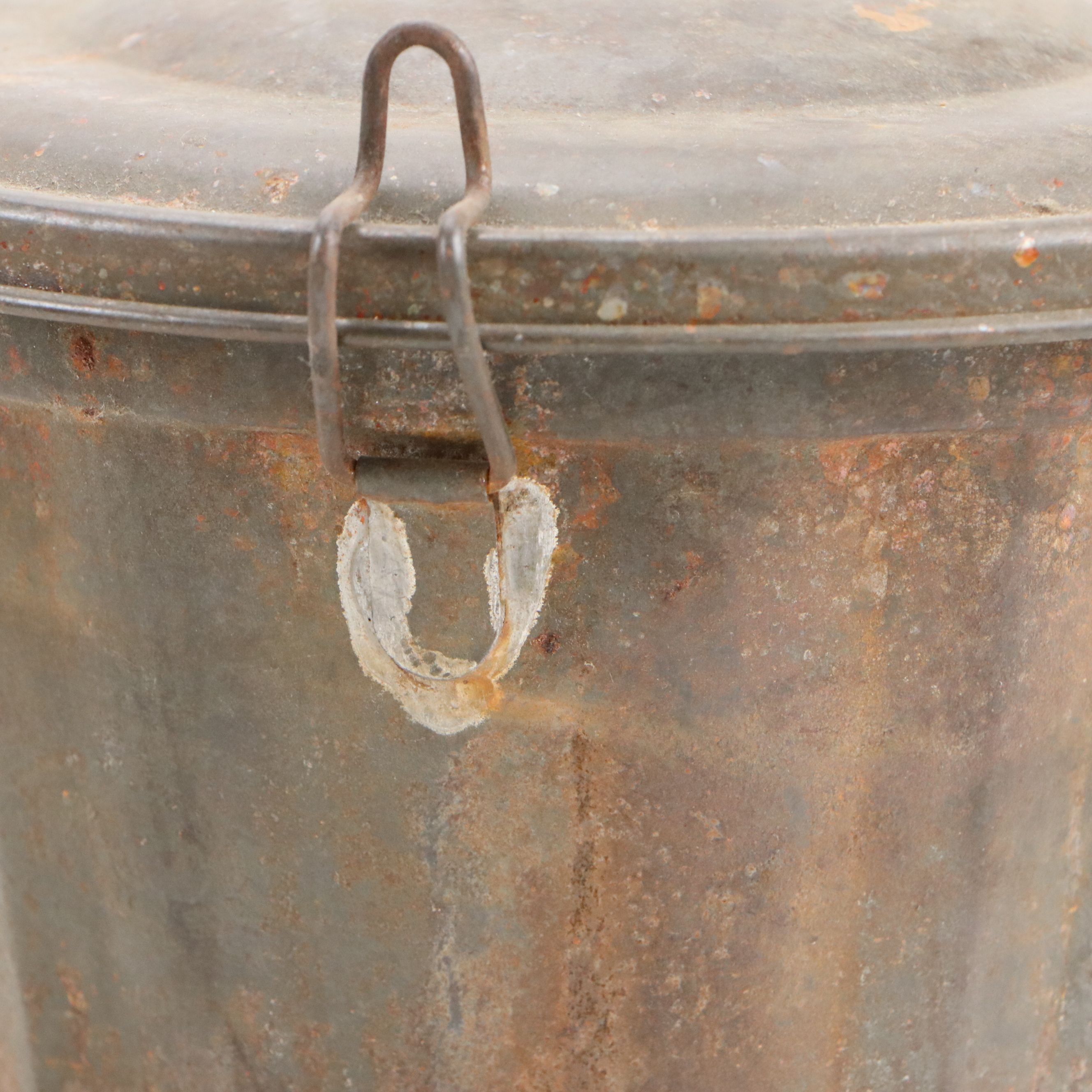 Metal Bundt Cake Molds and Pans