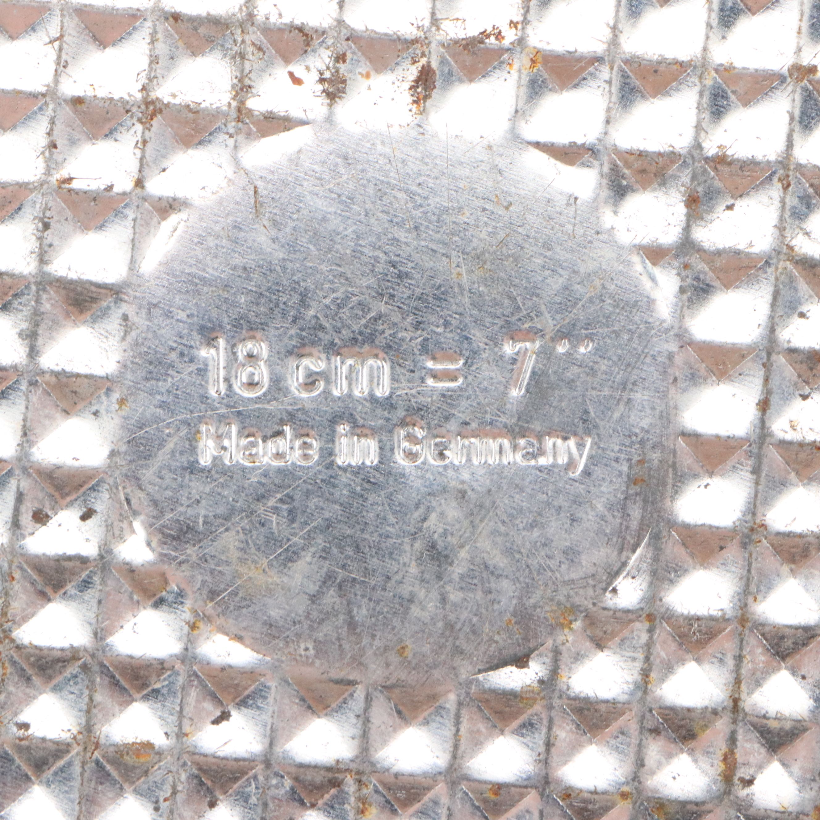 Metal Bundt Cake Molds and Pans