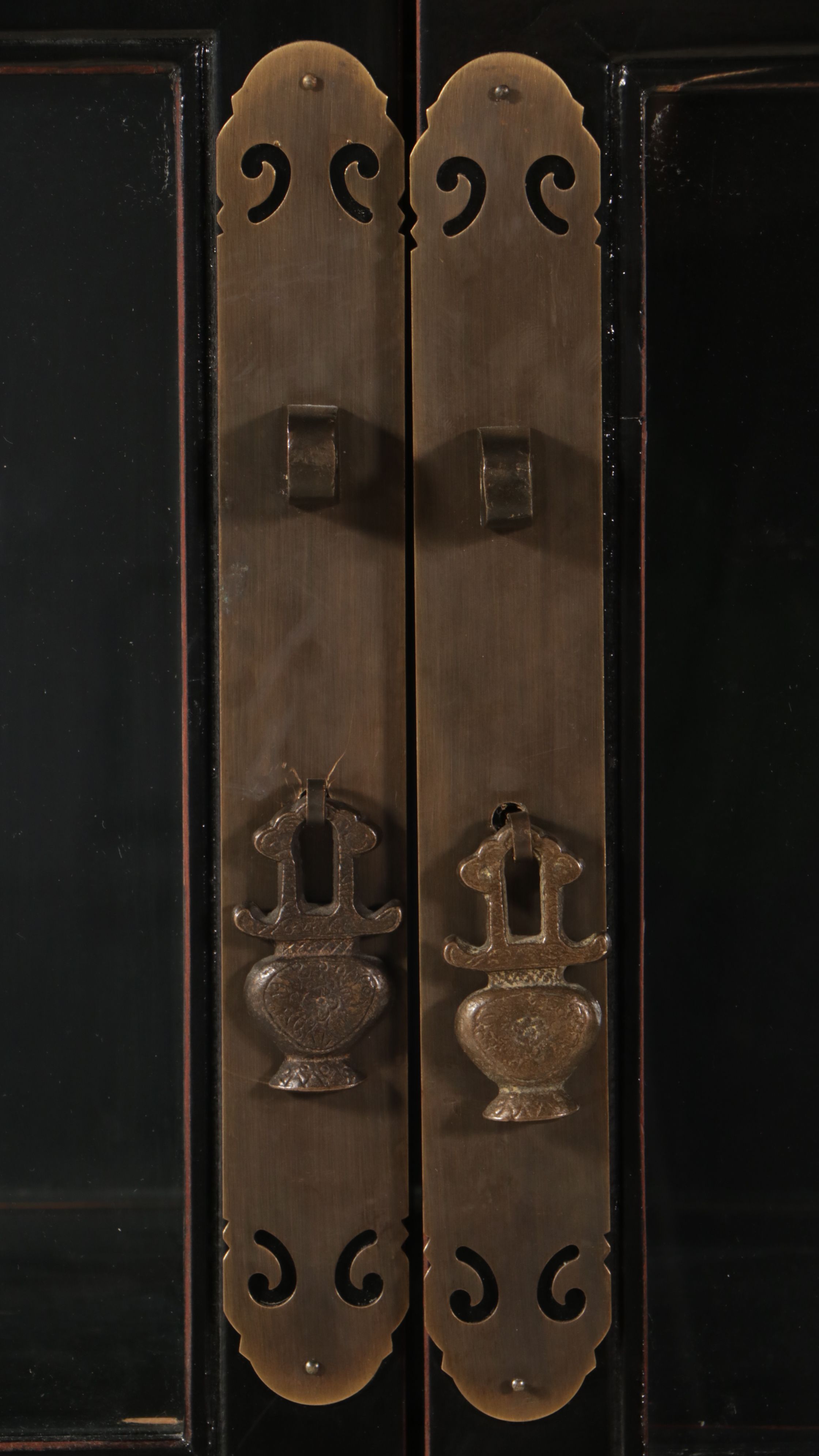 Chinese Style Black Lacquered Wood Display Cabinet