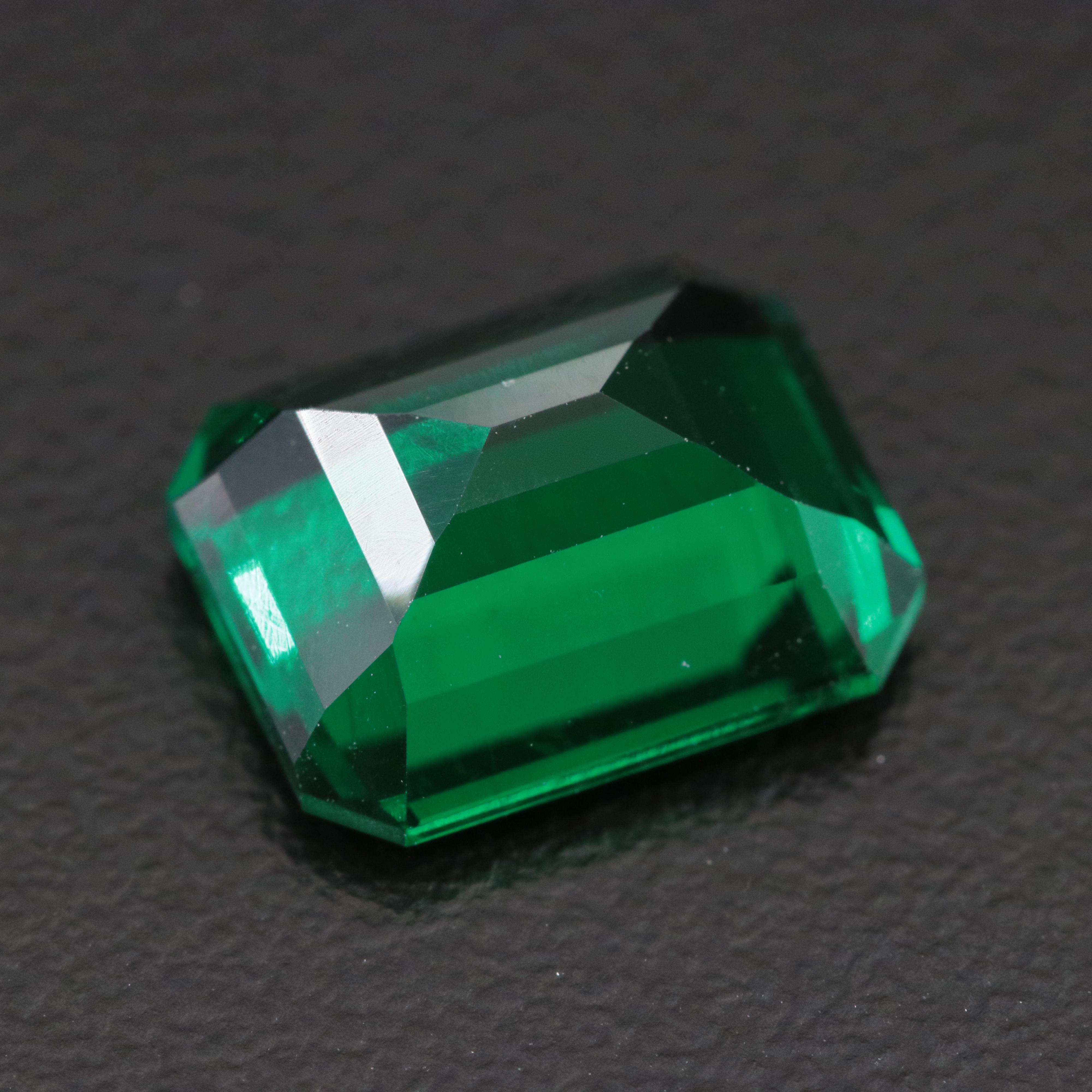 Loose 4.10 CT Lab Grown Emerald